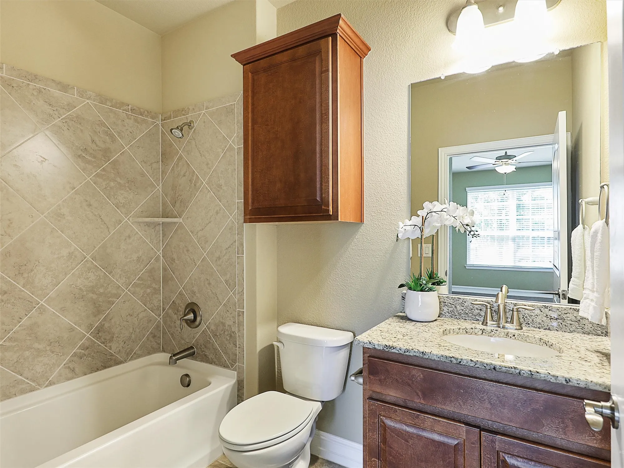 Property Slideshow image 10 of 40 | 2464 luna vista ln, Frisco, TX, 75036