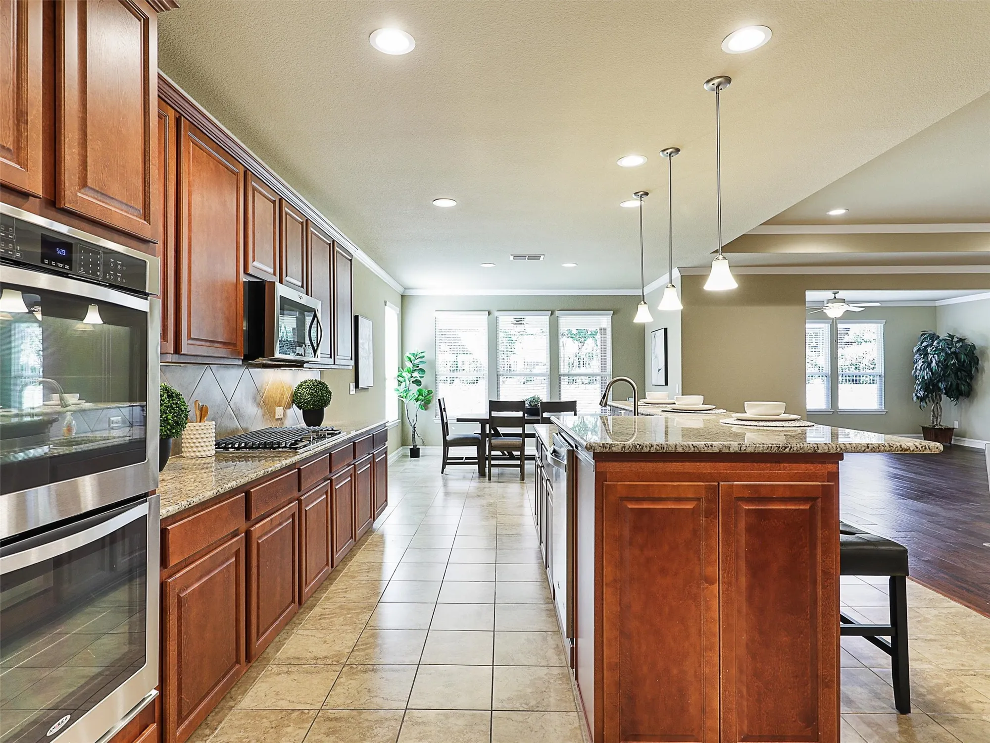 Property Slideshow image 12 of 40 | 2464 luna vista ln, Frisco, TX, 75036