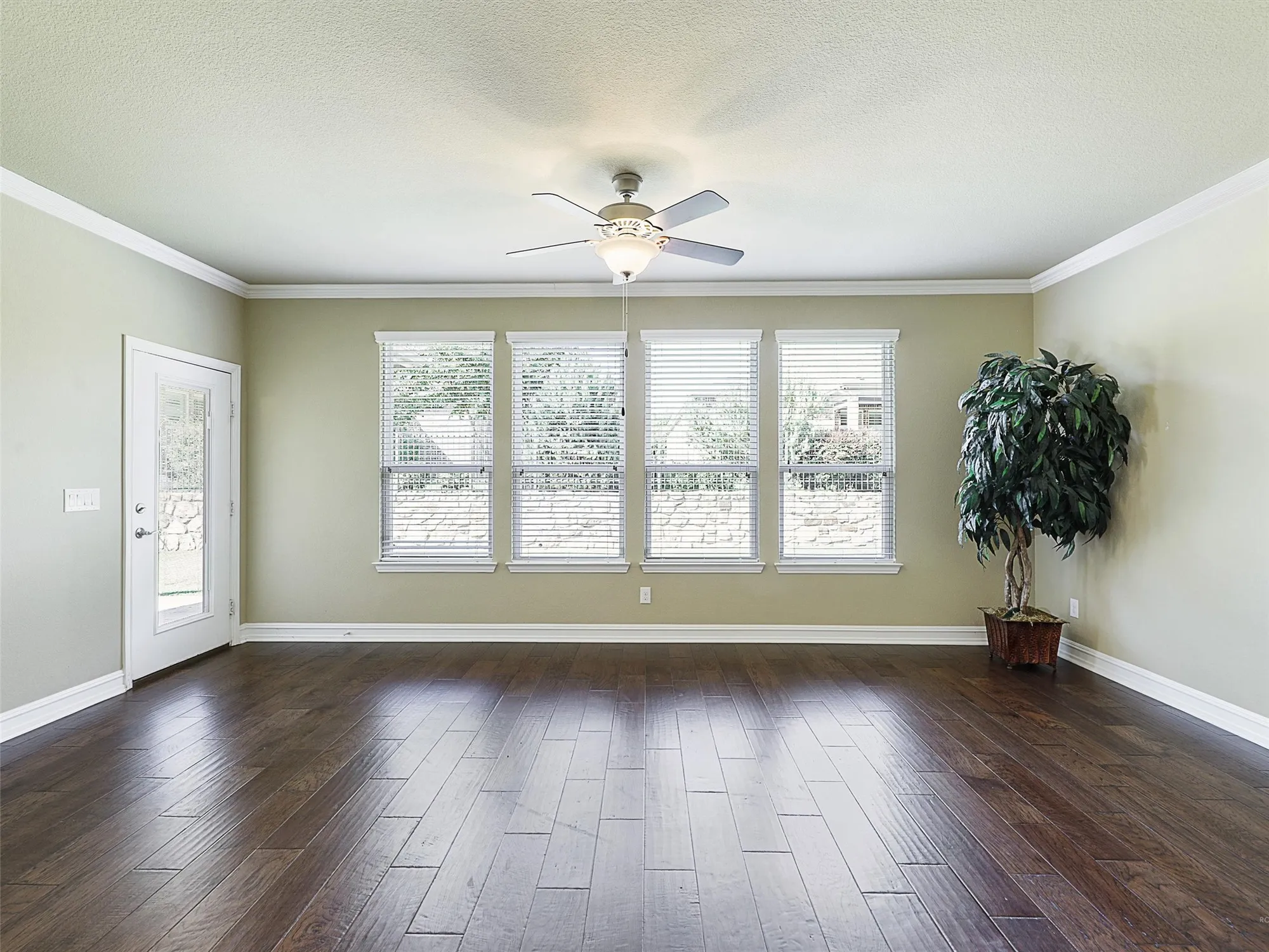 Property Slideshow image 21 of 40 | 2464 luna vista ln, Frisco, TX, 75036