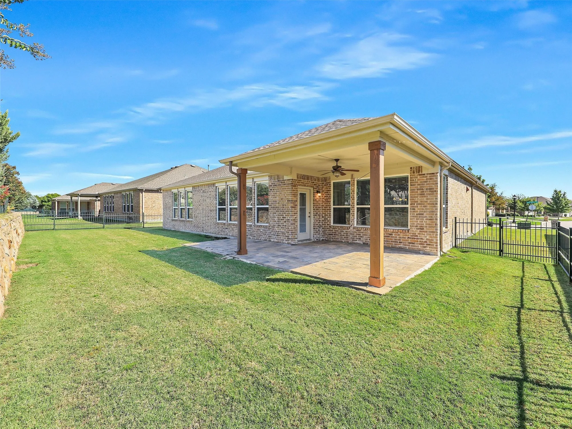 Property Slideshow image 37 of 40 | 2464 luna vista ln, Frisco, TX, 75036