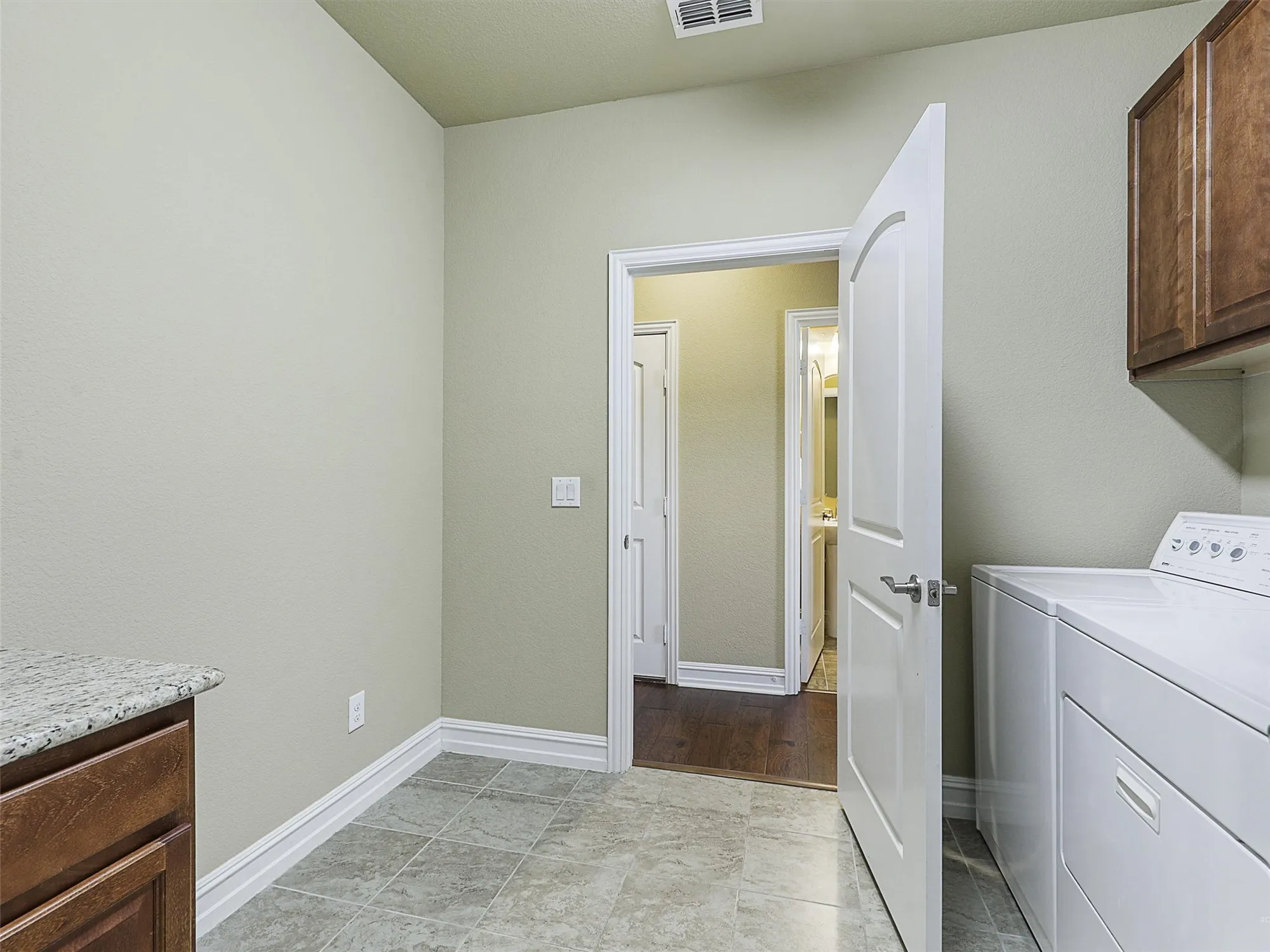 Property Slideshow image 33 of 40 | 2464 luna vista ln, Frisco, TX, 75036