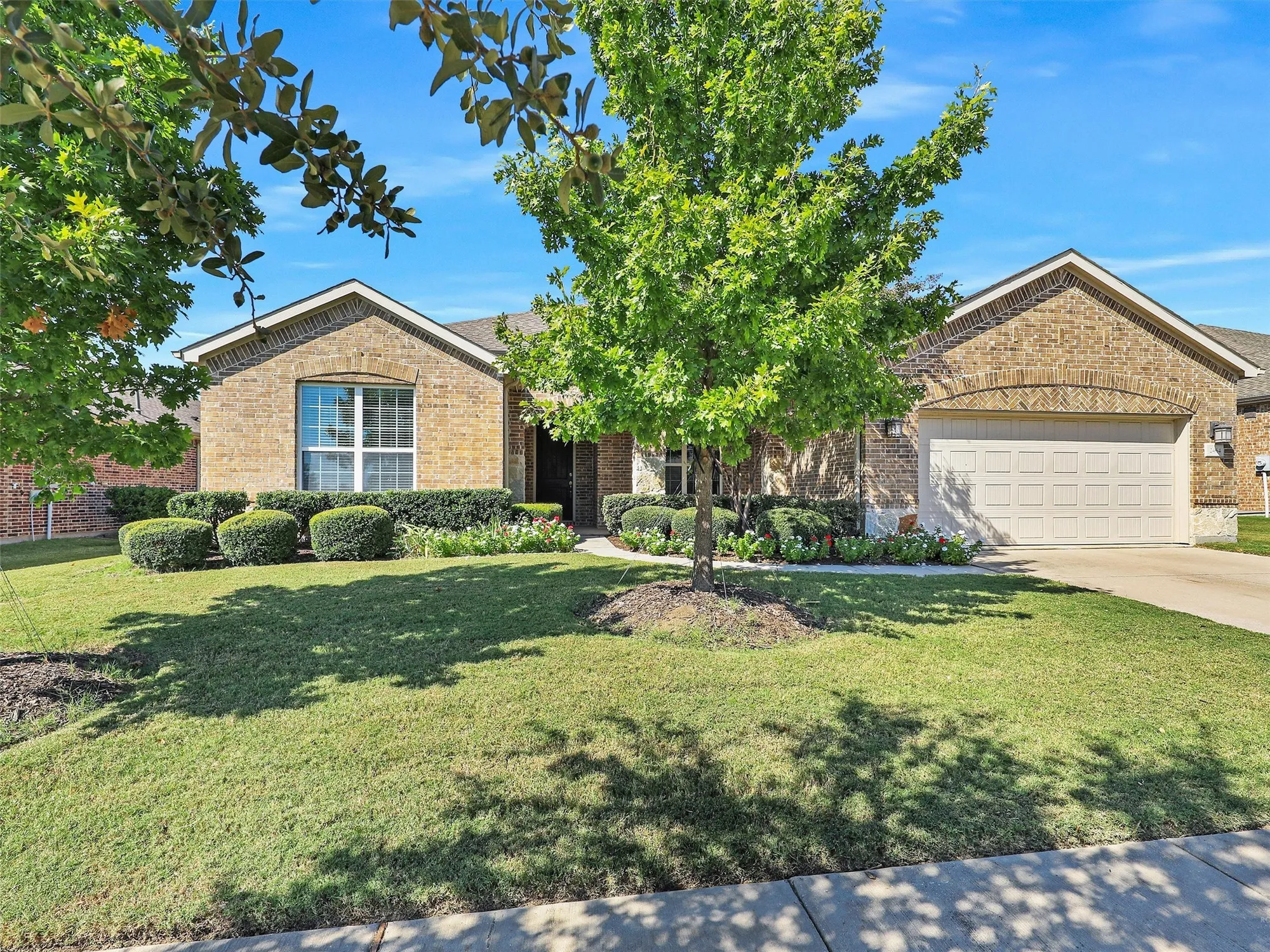 Property Slideshow image 4 of 40 | 2464 luna vista ln, Frisco, TX, 75036