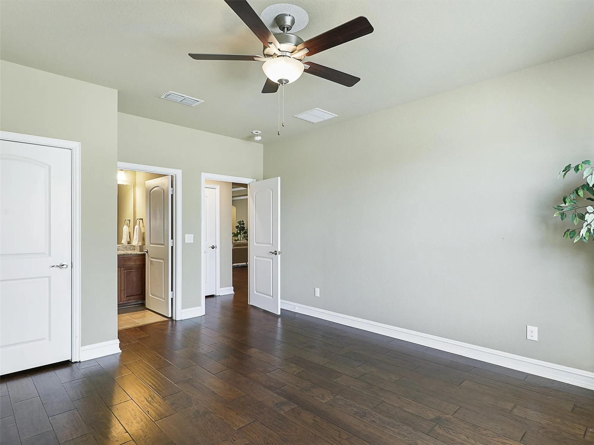 Property Slideshow image 9 of 40 | 2464 luna vista ln, Frisco, TX, 75036