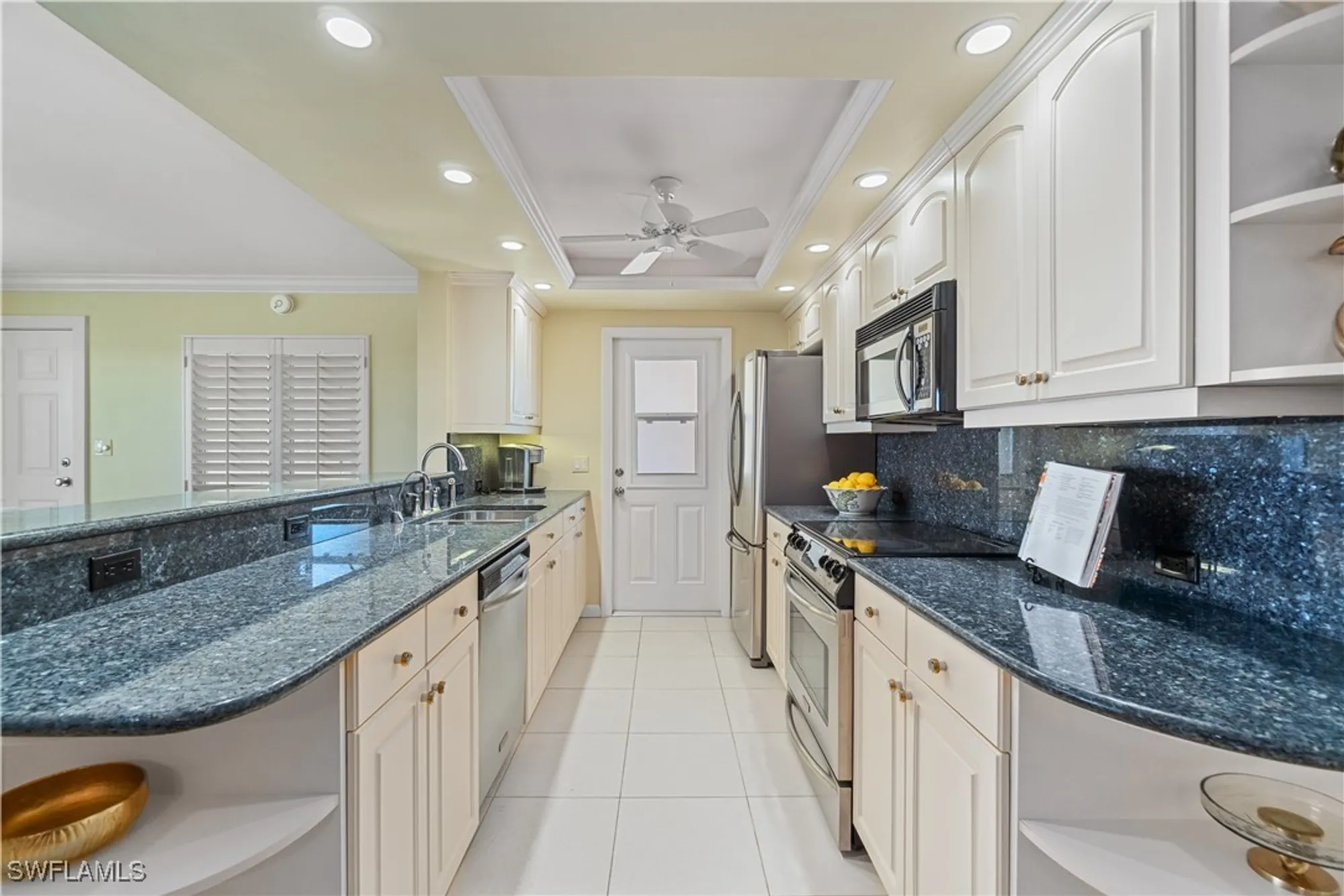 Property Slideshow image 12 of 24 | 3000 gulf shore blvd 410, Naples, FL, 34103