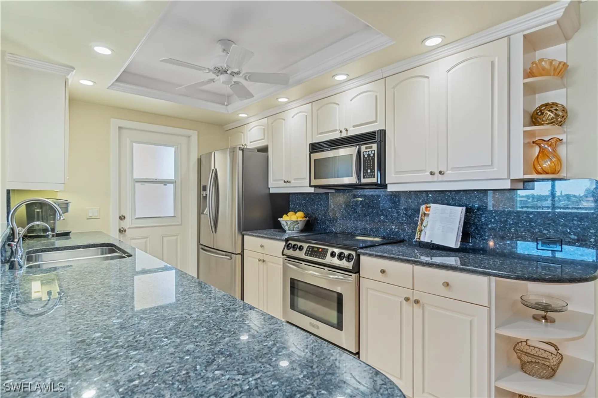 Property Slideshow image 9 of 24 | 3000 gulf shore blvd 410, Naples, FL, 34103