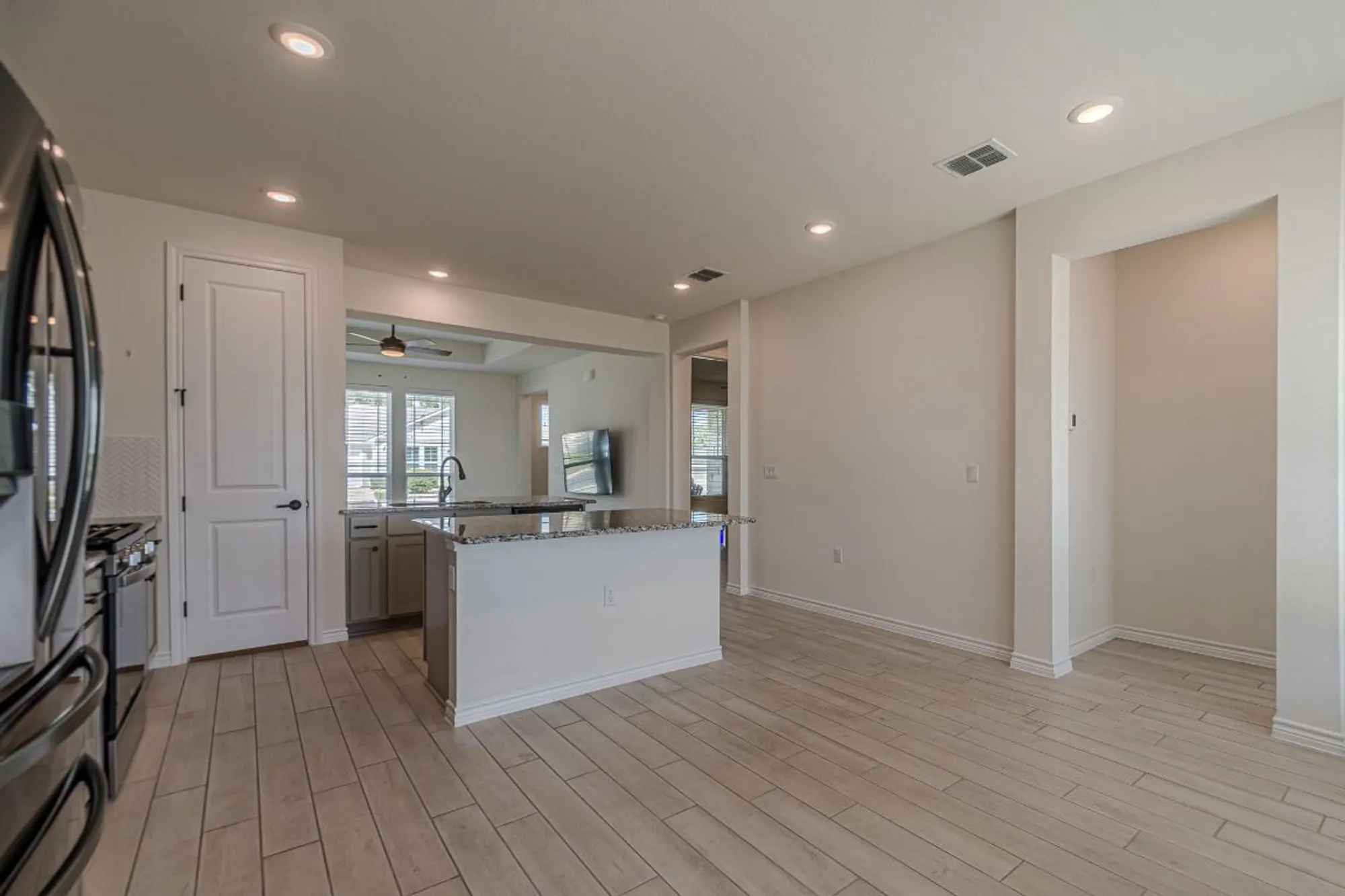 Property Slideshow image 13 of 37 | 121 charming redbud ln # 168, San Marcos, TX, 78666