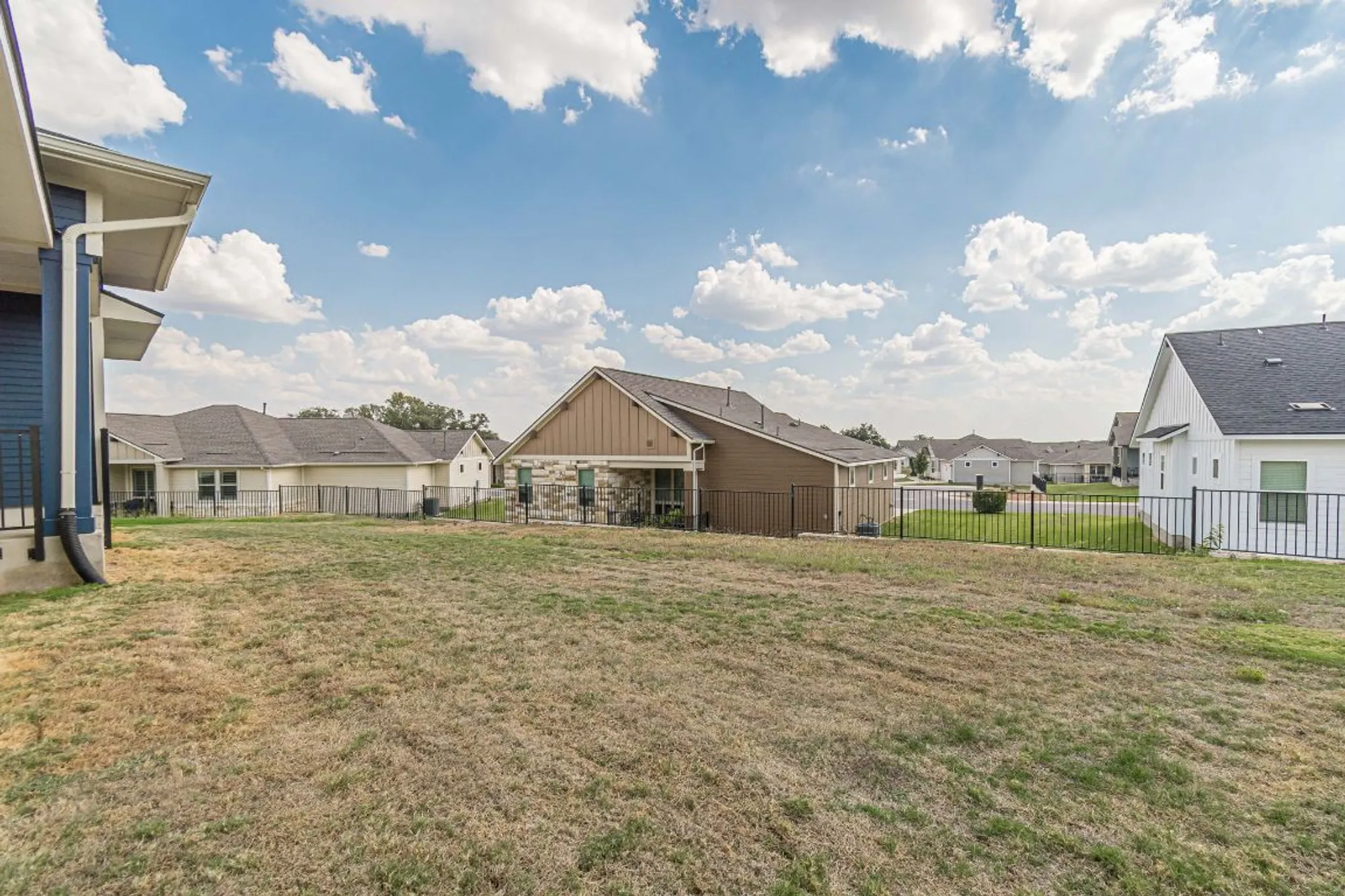 Property Slideshow image 28 of 37 | 121 charming redbud ln # 168, San Marcos, TX, 78666
