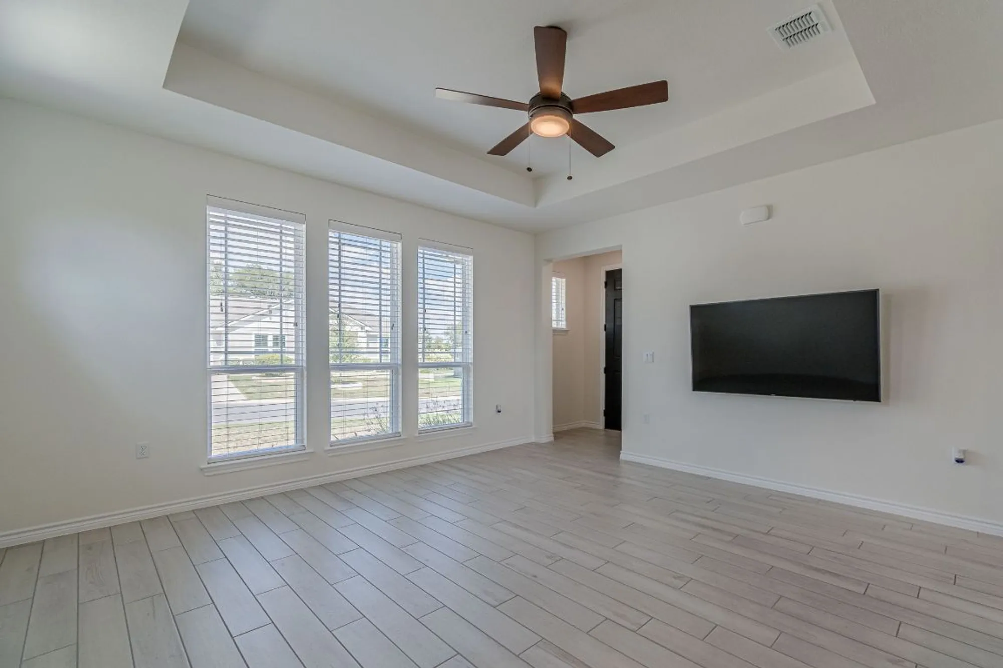 Property Slideshow image 9 of 37 | 121 charming redbud ln # 168, San Marcos, TX, 78666