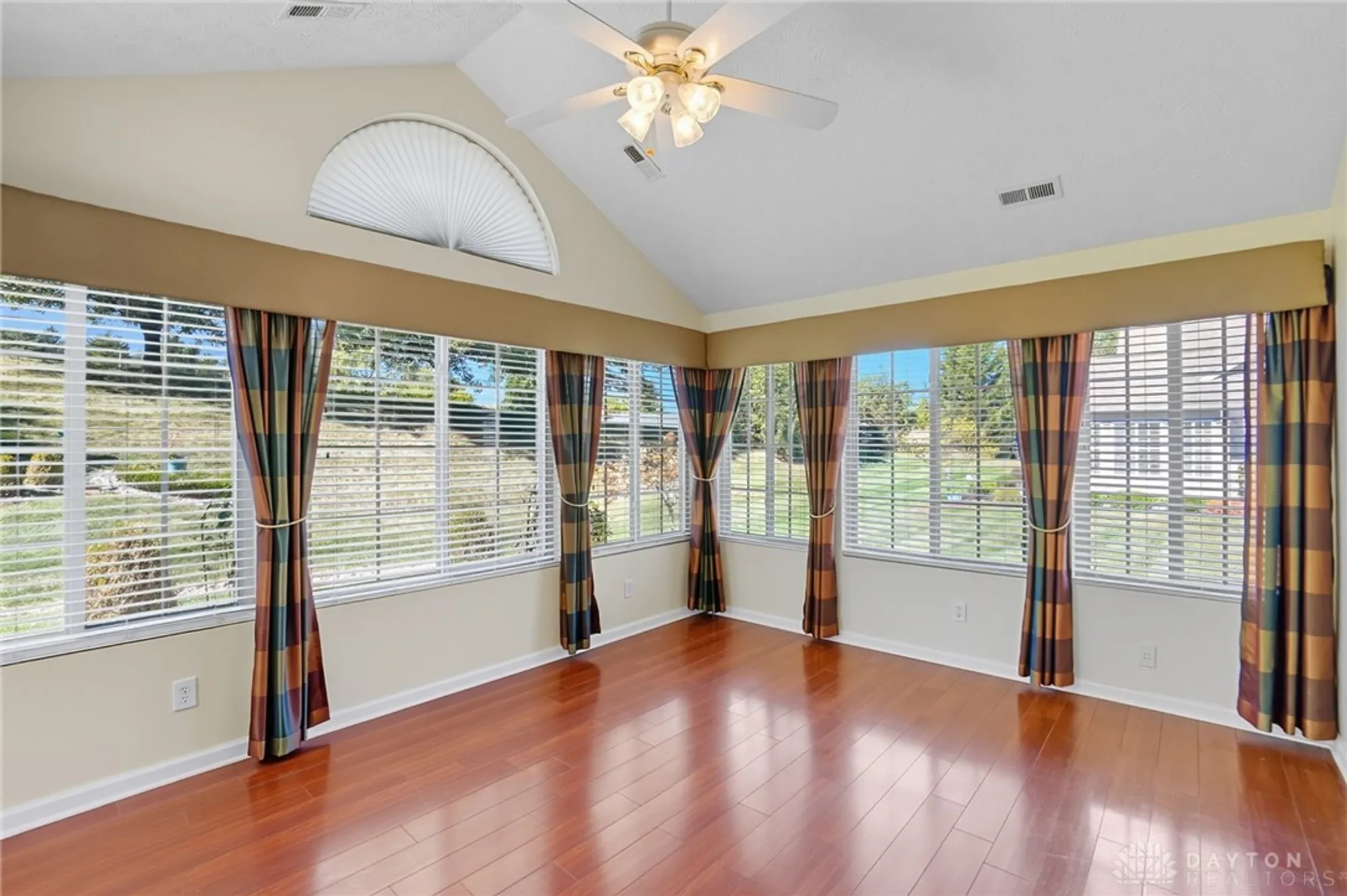 Property Slideshow image 18 of 41 | 3392 greenburn rd, Beavercreek, OH, 45434