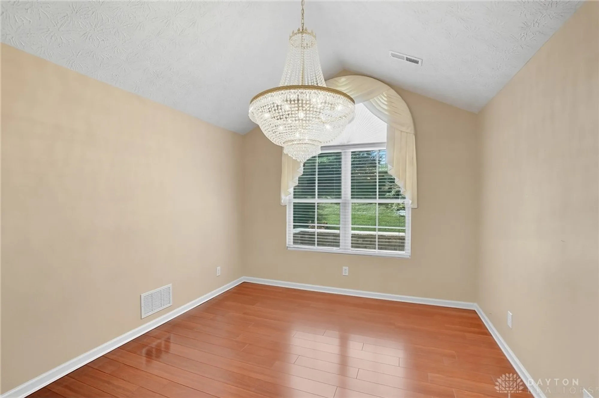 Property Slideshow image 21 of 41 | 3392 greenburn rd, Beavercreek, OH, 45434