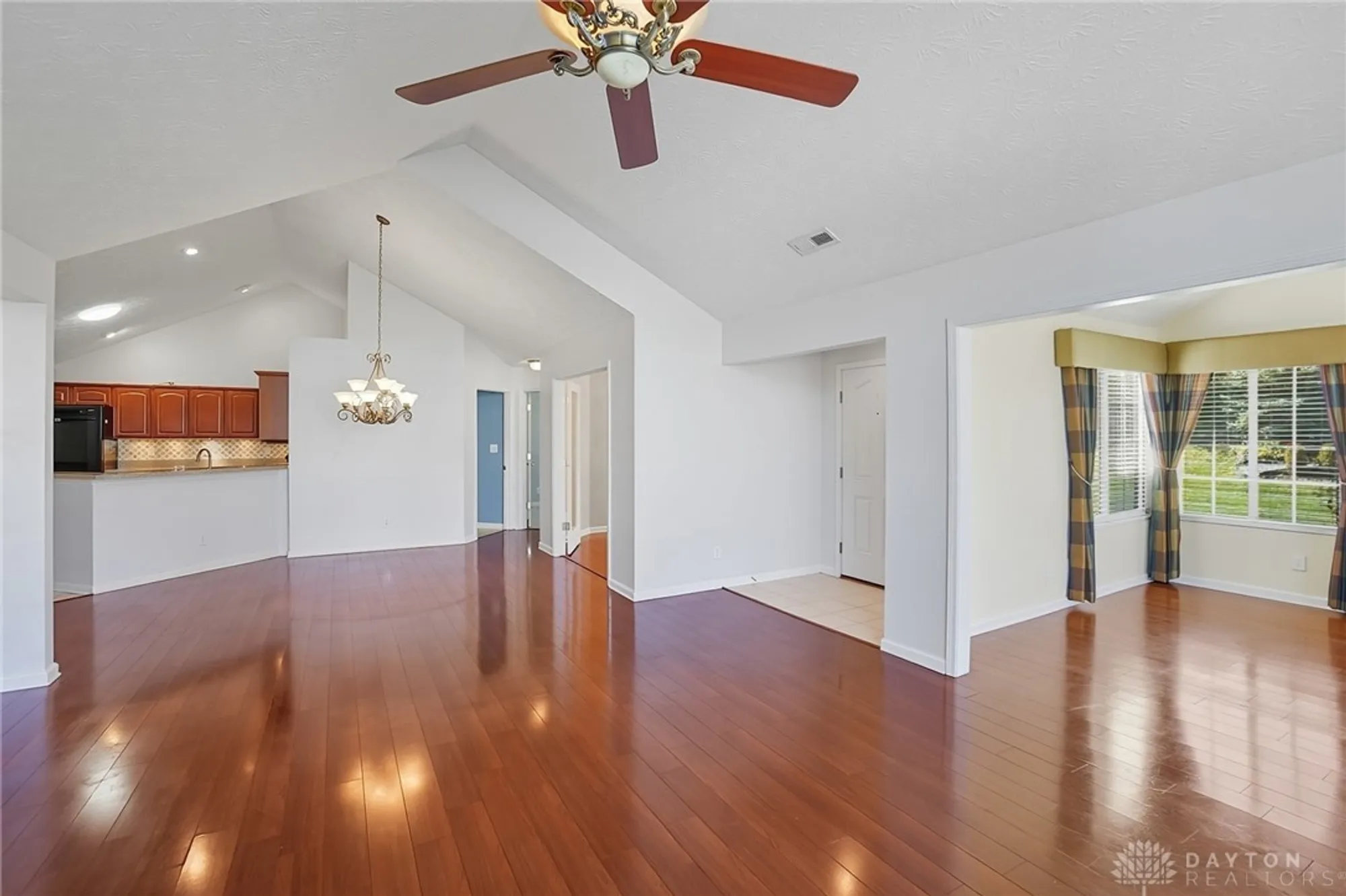 Property Slideshow image 9 of 41 | 3392 greenburn rd, Beavercreek, OH, 45434