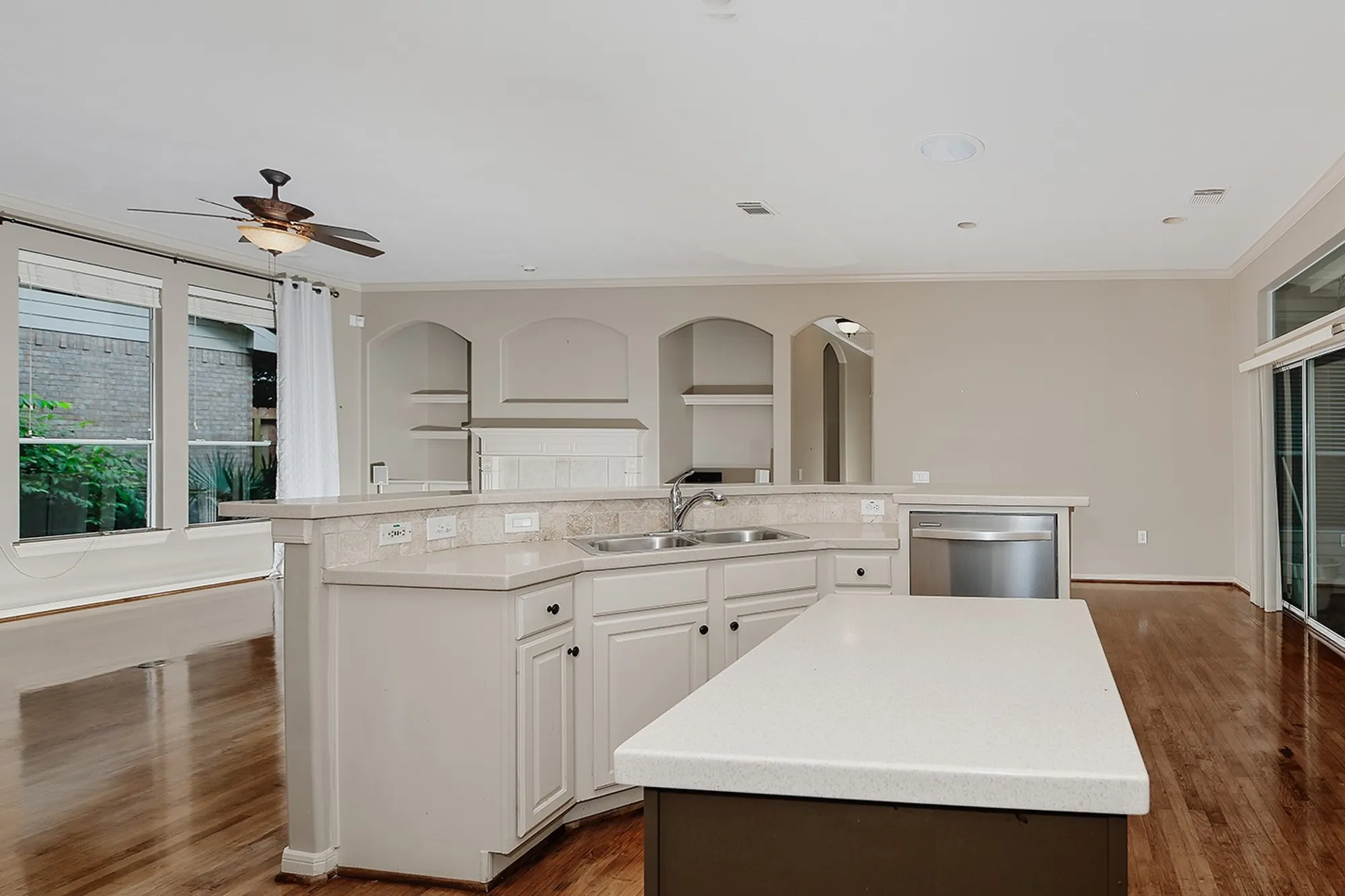 Property Slideshow image 15 of 28 | 43 wilmington way, The Woodlands, TX, 77384