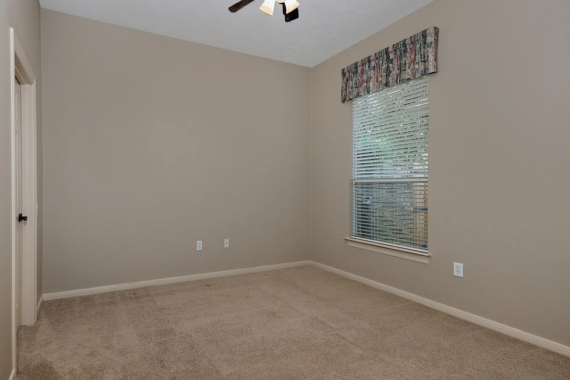 Property Slideshow image 18 of 28 | 43 wilmington way, The Woodlands, TX, 77384