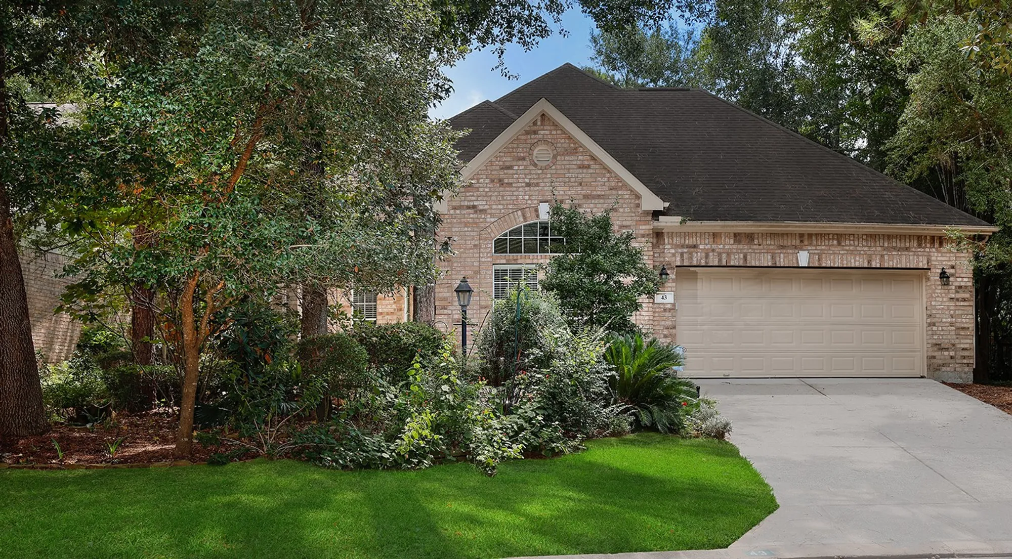 Property Slideshow image 1 of 28 | 43 wilmington way, The Woodlands, TX, 77384