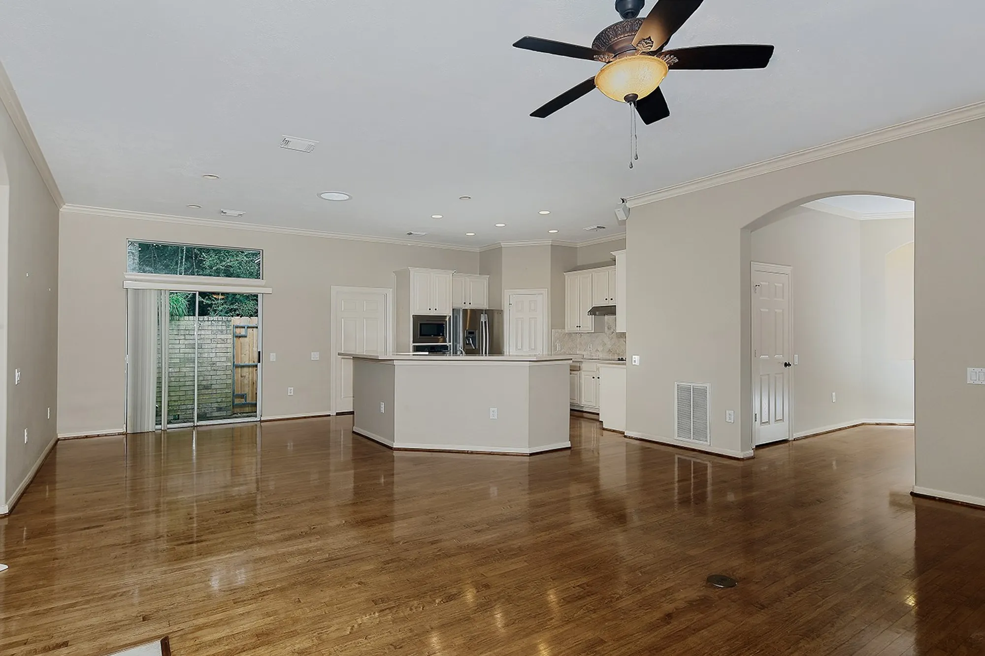 Property Slideshow image 10 of 28 | 43 wilmington way, The Woodlands, TX, 77384