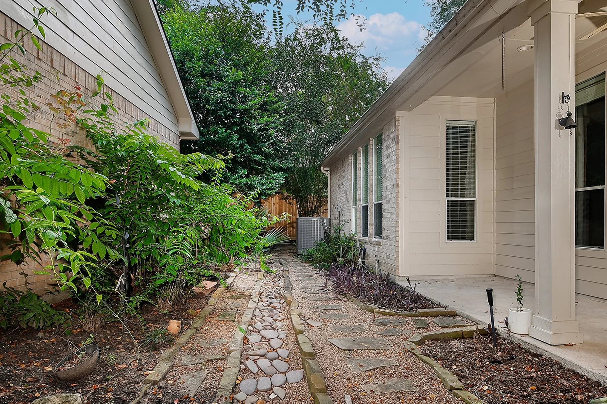 Property Slideshow image 24 of 28 | 43 wilmington way, The Woodlands, TX, 77384