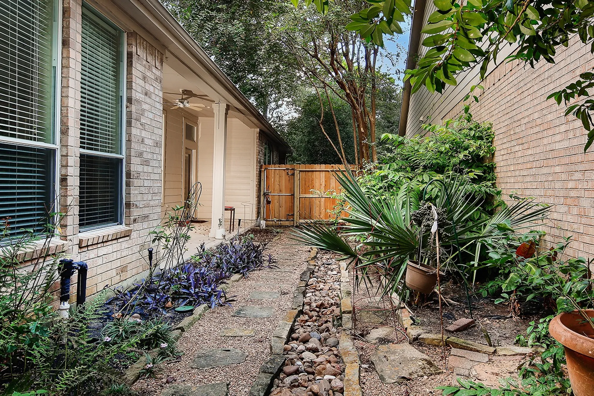 Property Slideshow image 25 of 28 | 43 wilmington way, The Woodlands, TX, 77384