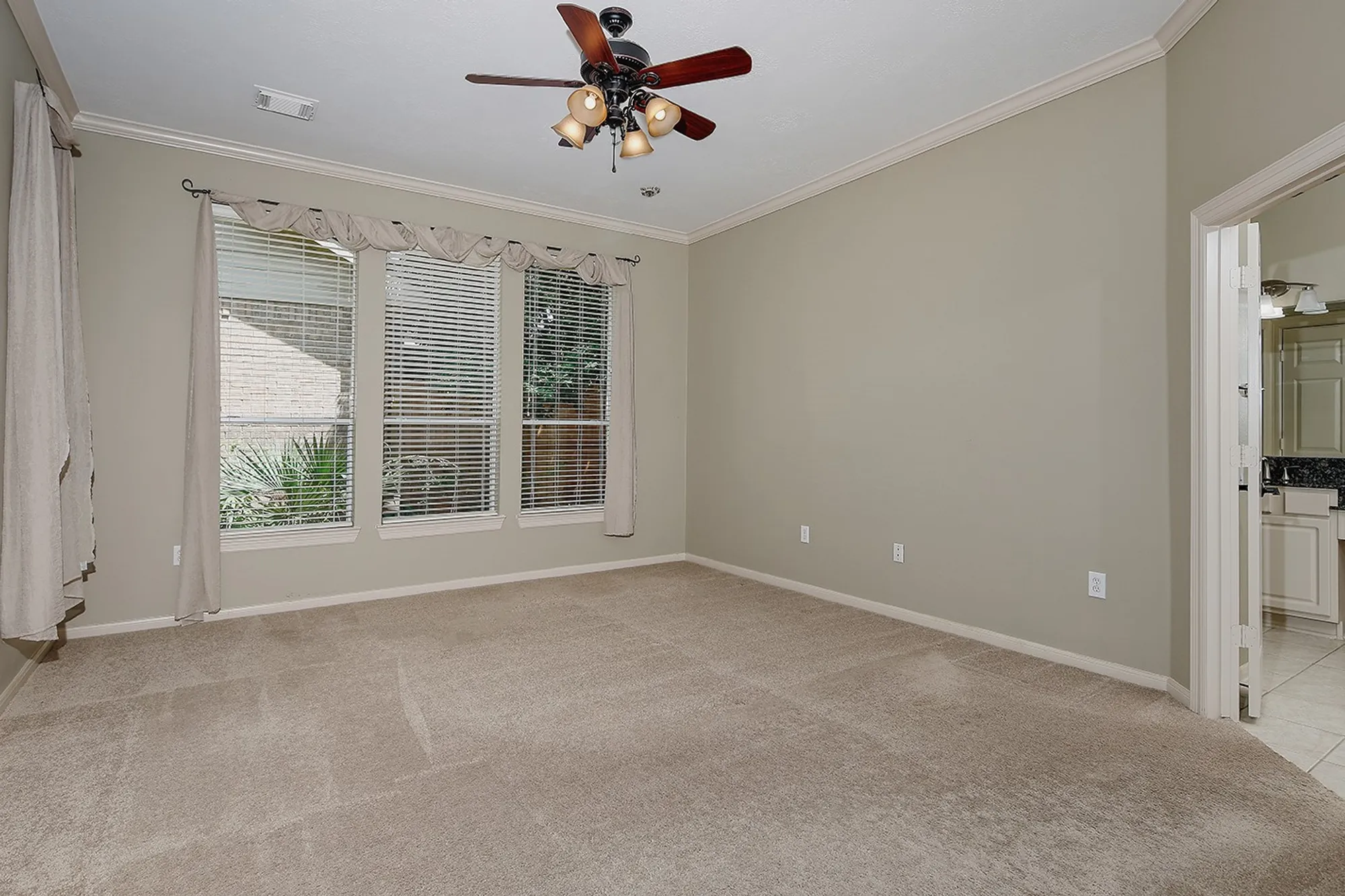 Property Slideshow image 20 of 28 | 43 wilmington way, The Woodlands, TX, 77384