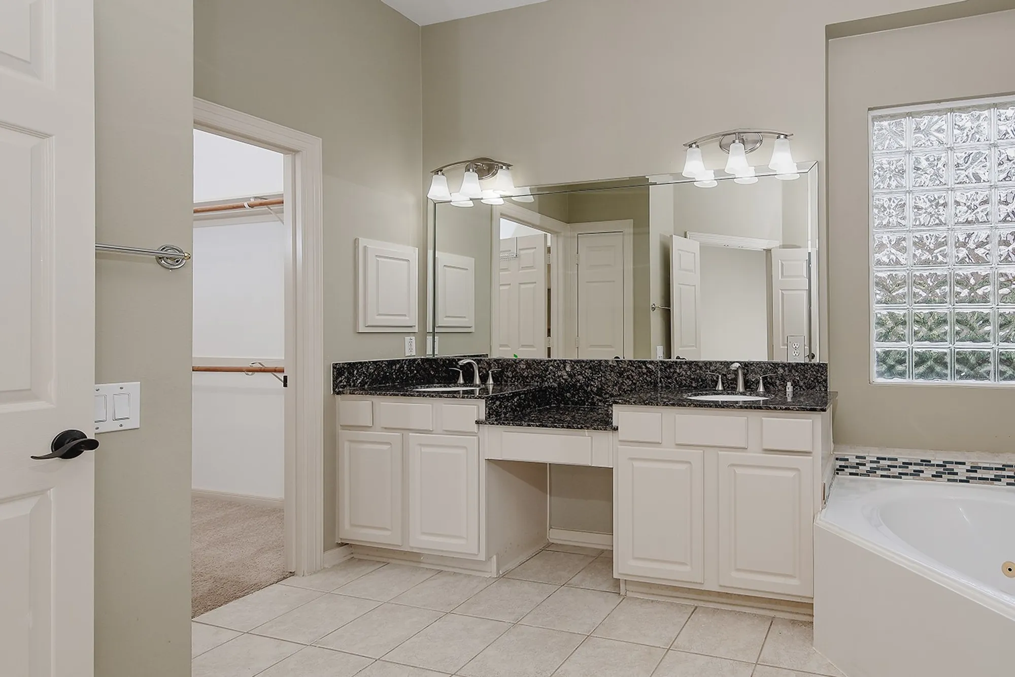 Property Slideshow image 21 of 28 | 43 wilmington way, The Woodlands, TX, 77384