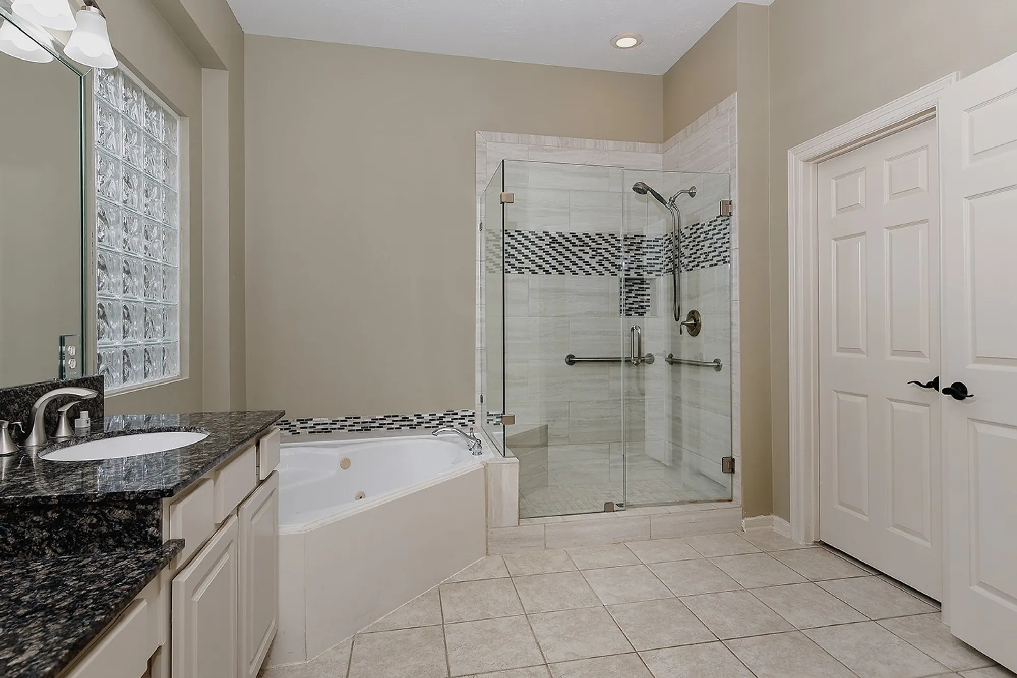 Property Slideshow image 22 of 28 | 43 wilmington way, The Woodlands, TX, 77384