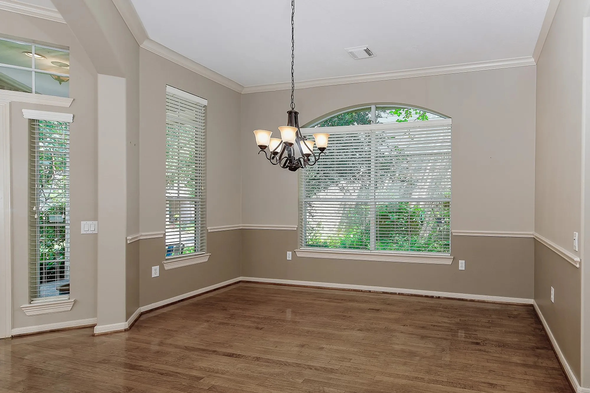 Property Slideshow image 6 of 28 | 43 wilmington way, The Woodlands, TX, 77384