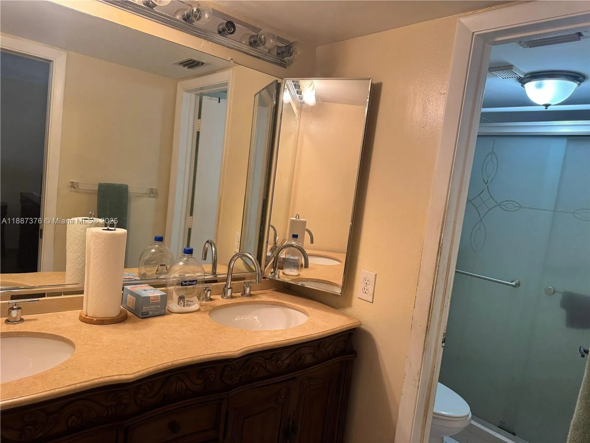 Property Slideshow image 11 of 17 | 4960 e sabal palm blvd apt 203, Tamarac, FL, 33319