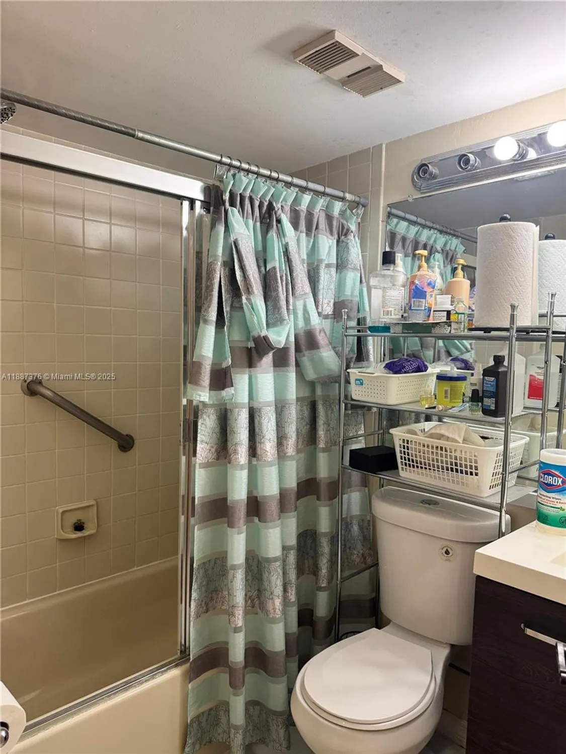 Property Slideshow image 12 of 17 | 4960 e sabal palm blvd apt 203, Tamarac, FL, 33319