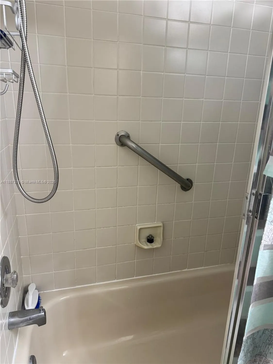 Property Slideshow image 13 of 17 | 4960 e sabal palm blvd apt 203, Tamarac, FL, 33319