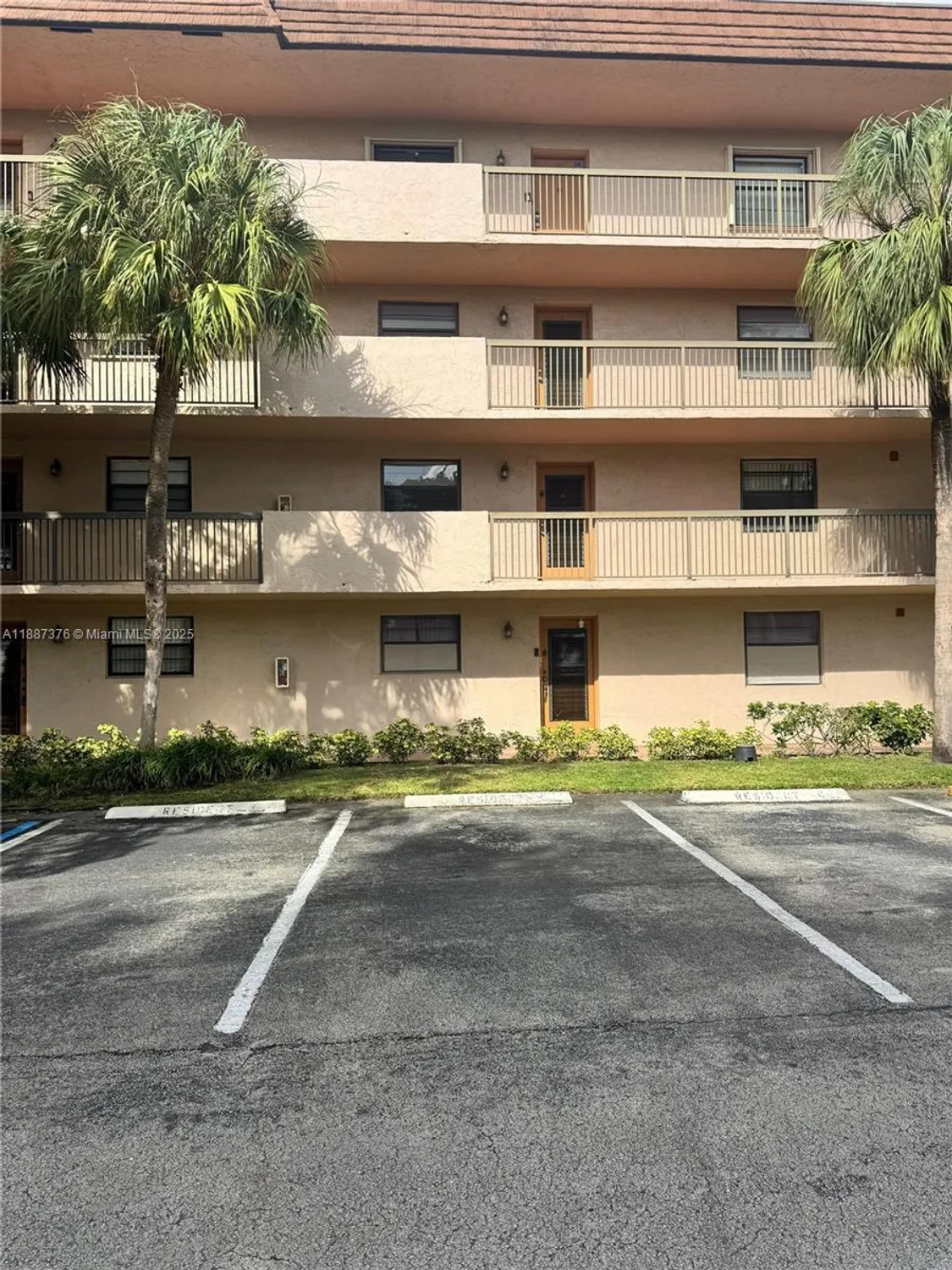 Property Slideshow image 3 of 17 | 4960 e sabal palm blvd apt 203, Tamarac, FL, 33319
