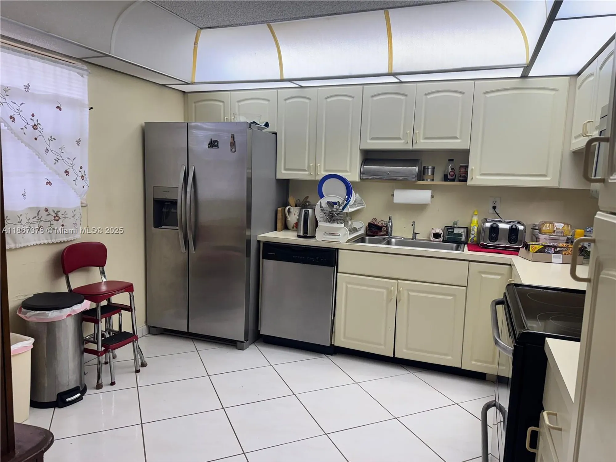 Property Slideshow image 7 of 17 | 4960 e sabal palm blvd apt 203, Tamarac, FL, 33319