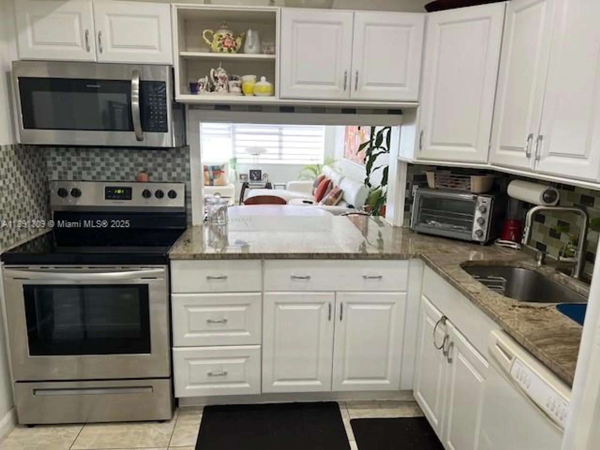 Property Slideshow image 1 of 9 | 329 se 3rd st 304s, Hallandale Beach, FL, 33009