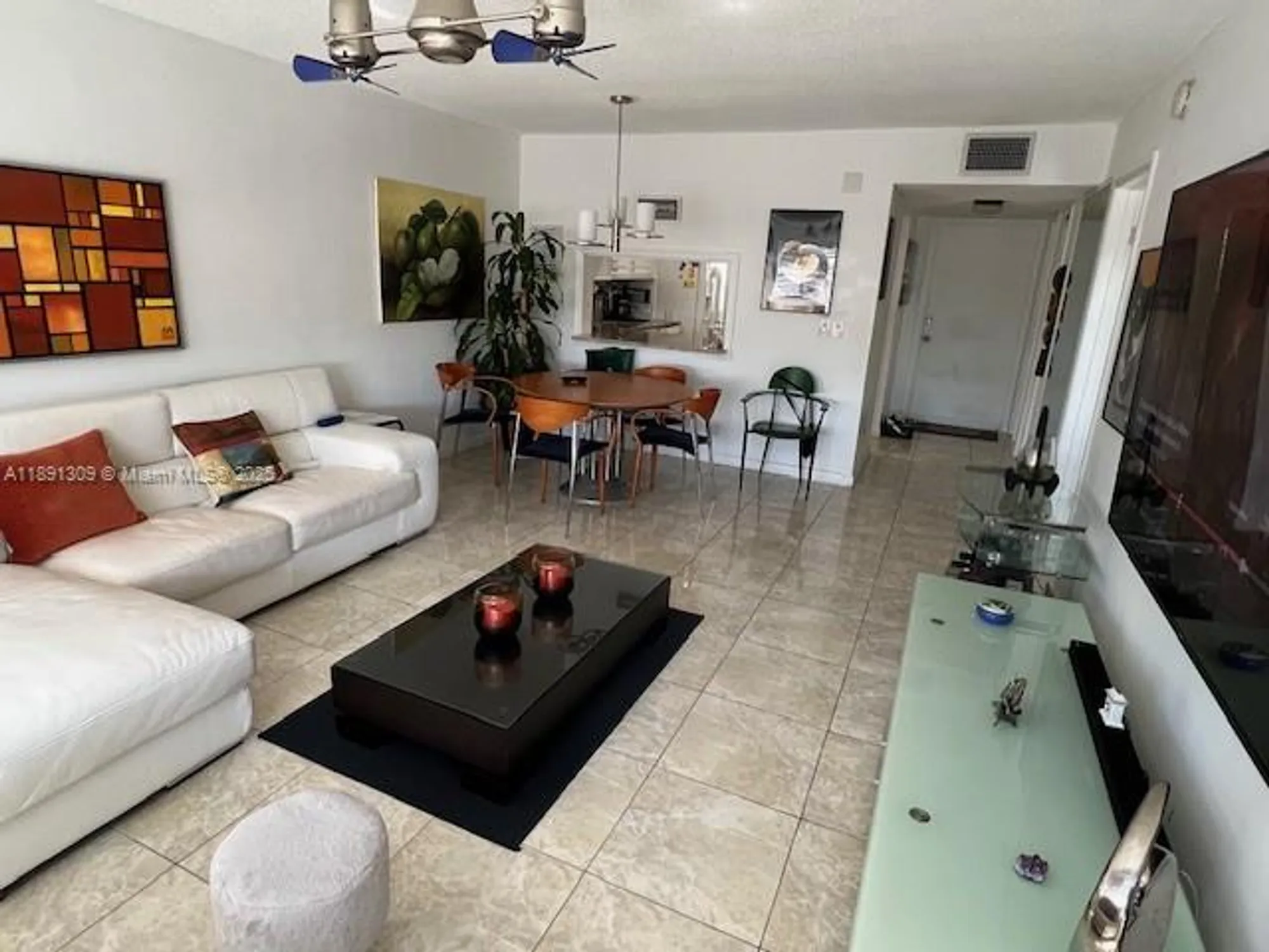 Property Slideshow image 4 of 9 | 329 se 3rd st 304s, Hallandale Beach, FL, 33009