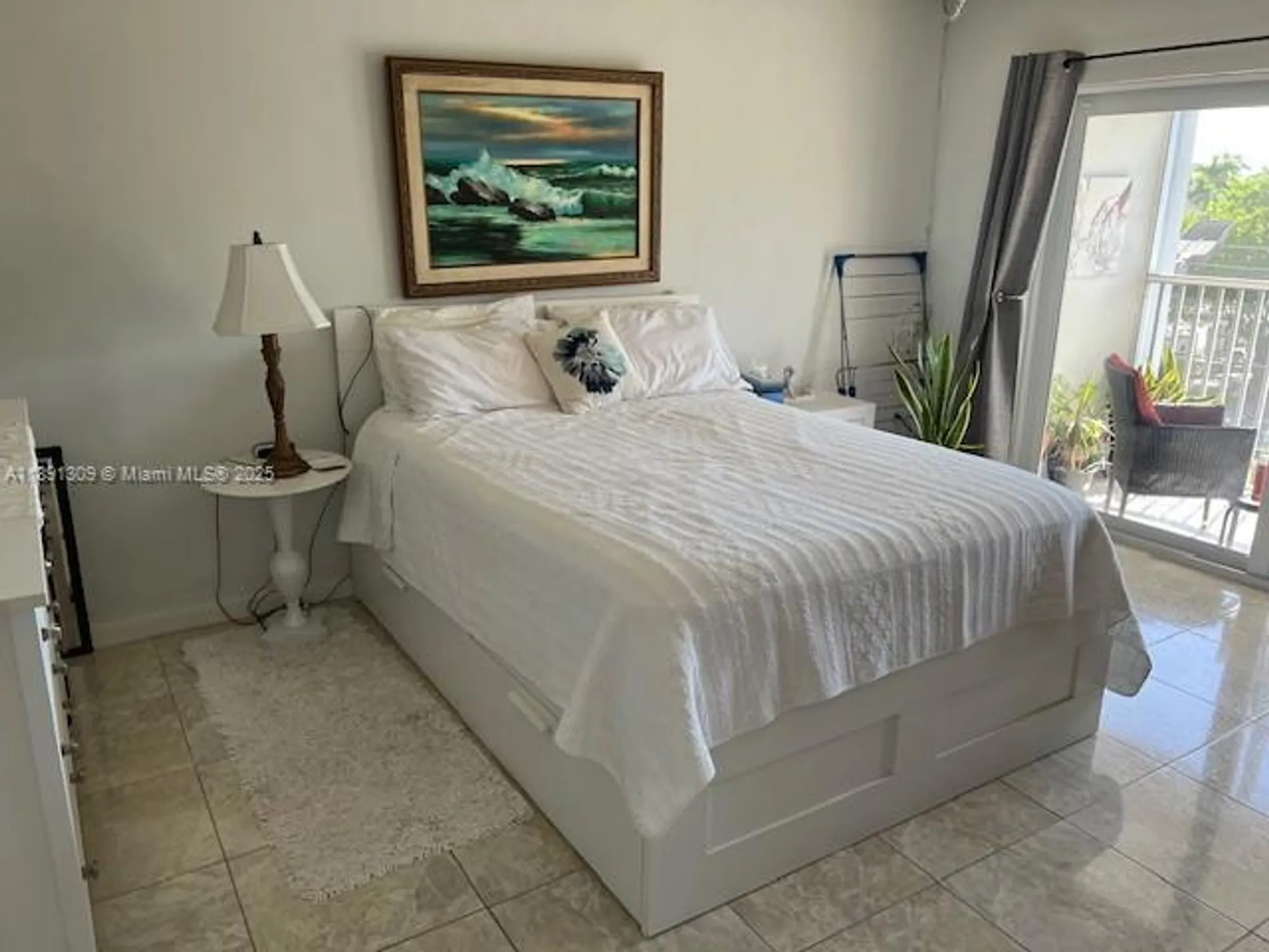 Property Slideshow image 6 of 9 | 329 se 3rd st 304s, Hallandale Beach, FL, 33009