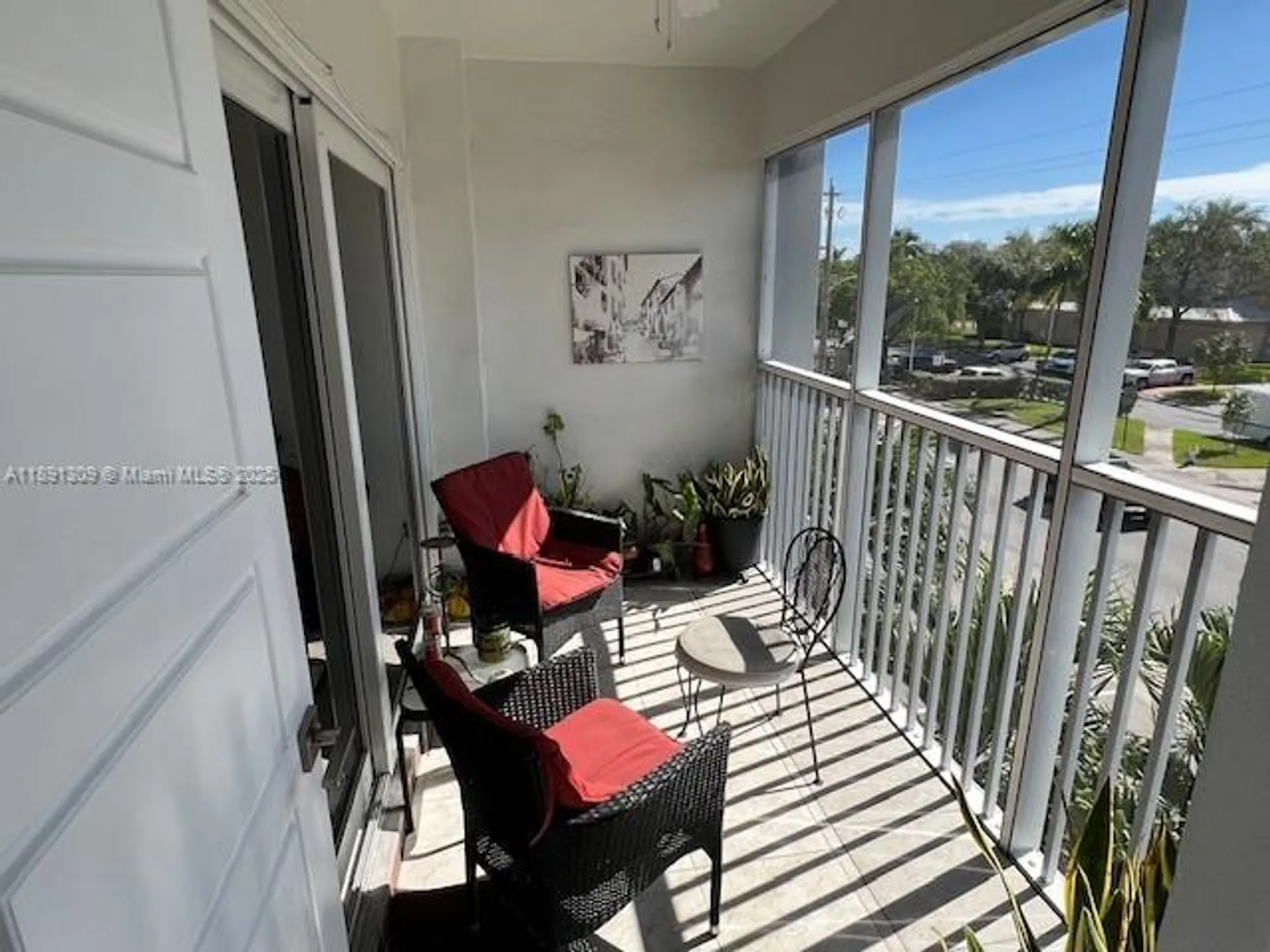 Property Slideshow image 8 of 9 | 329 se 3rd st 304s, Hallandale Beach, FL, 33009