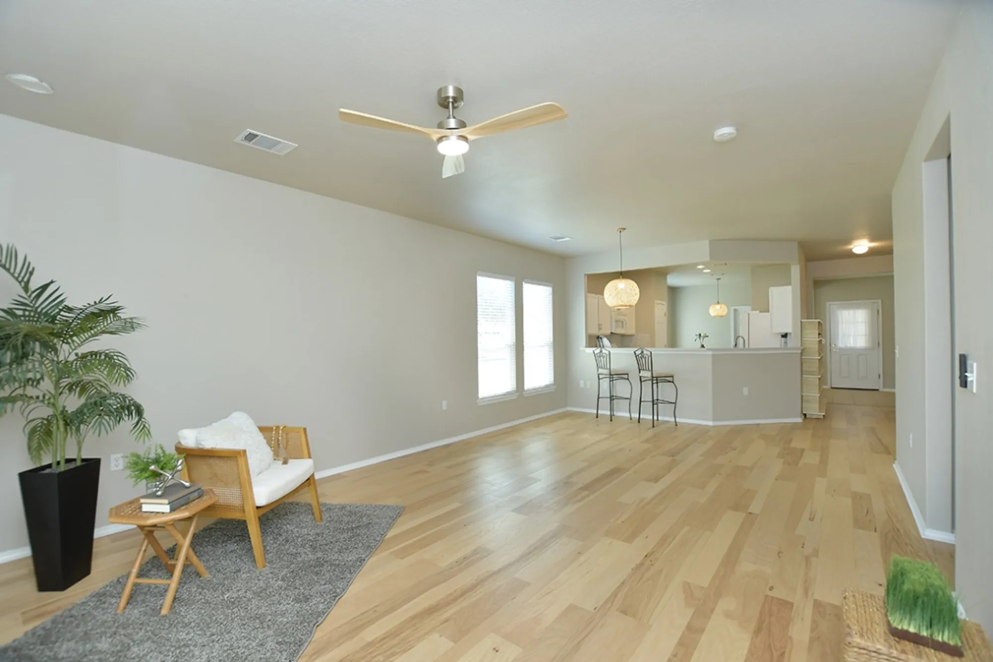 Property Slideshow image 14 of 27 | 143 dickens cir, Georgetown, TX, 78633