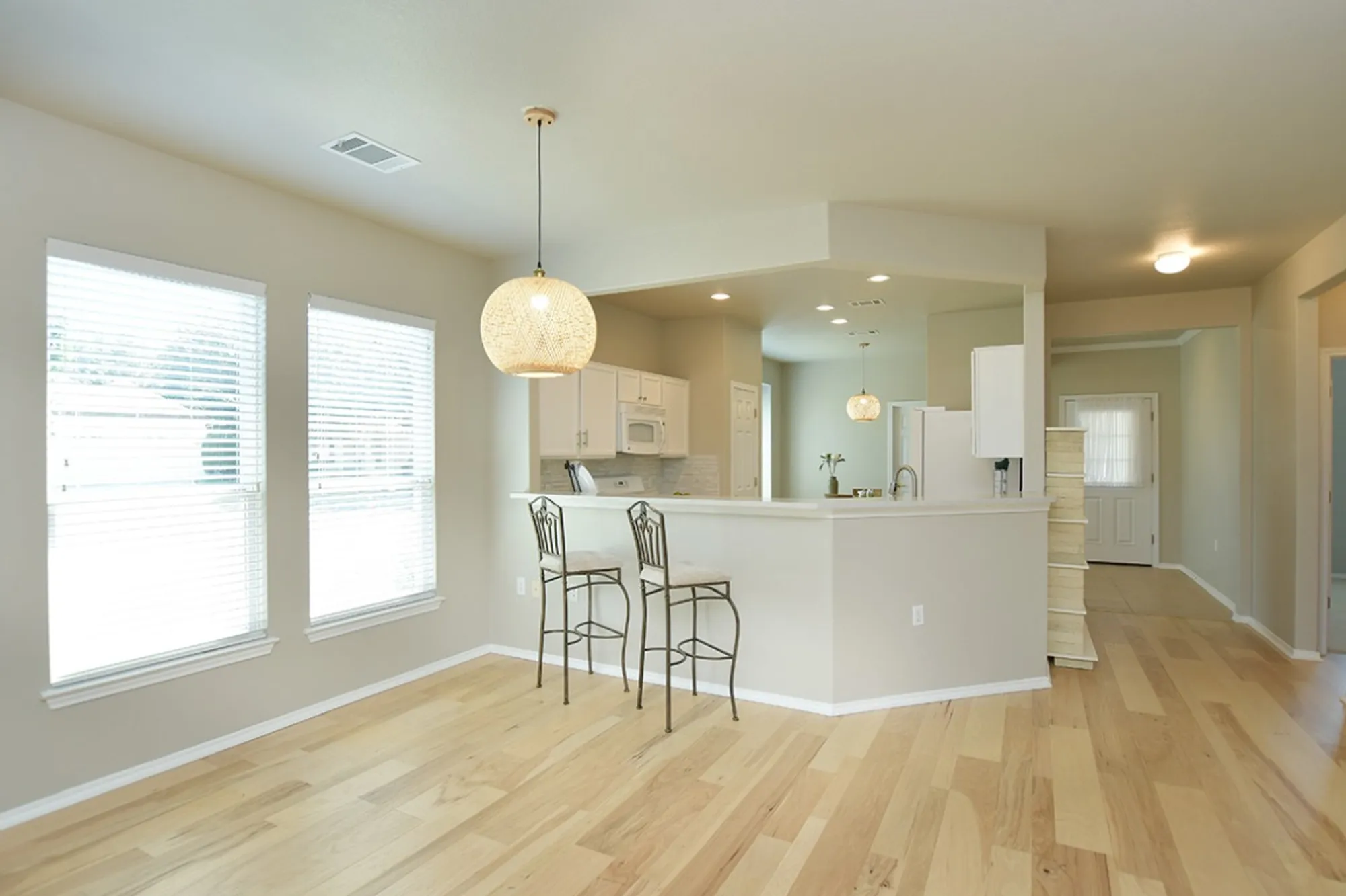 Property Slideshow image 13 of 27 | 143 dickens cir, Georgetown, TX, 78633