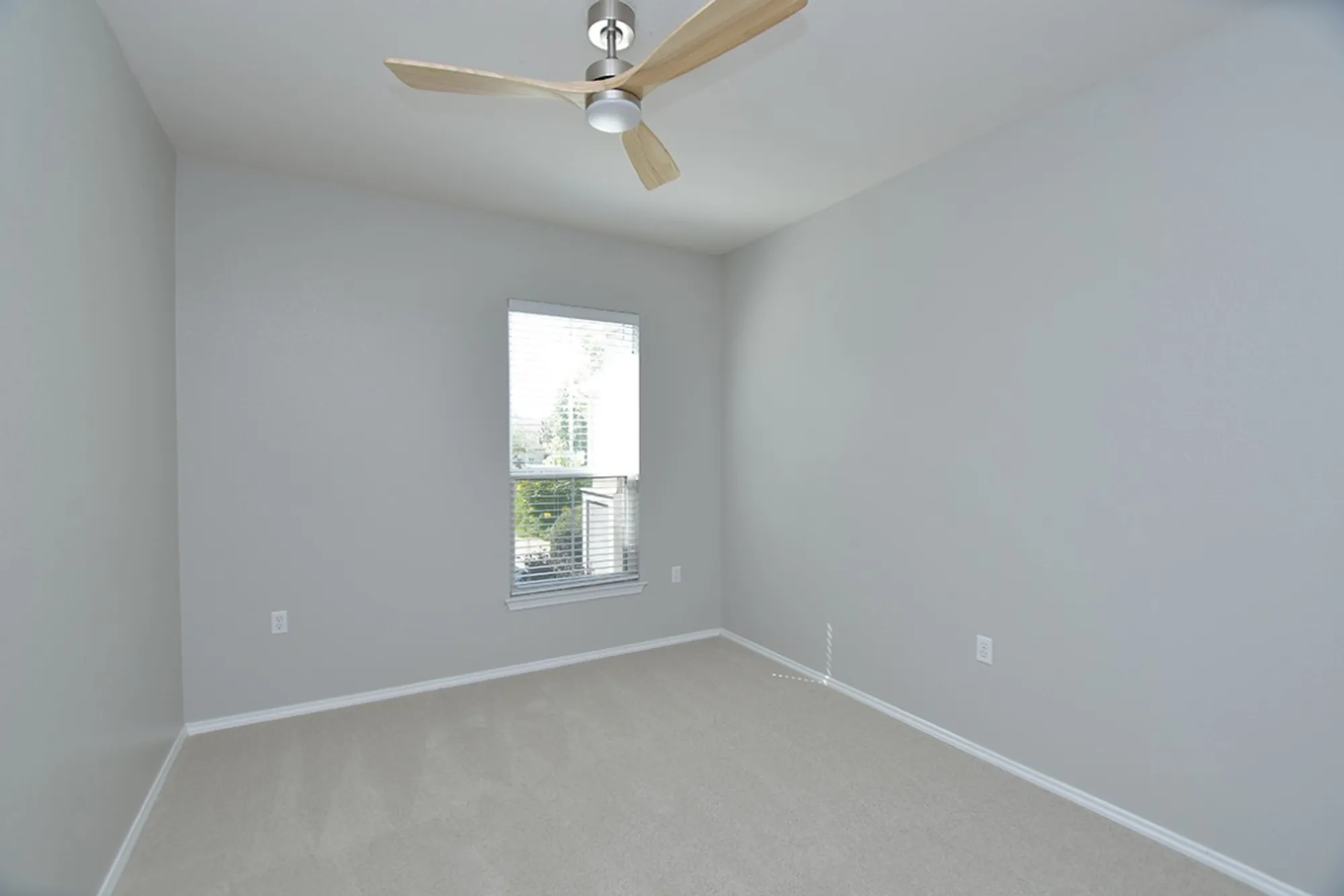 Property Slideshow image 23 of 27 | 143 dickens cir, Georgetown, TX, 78633