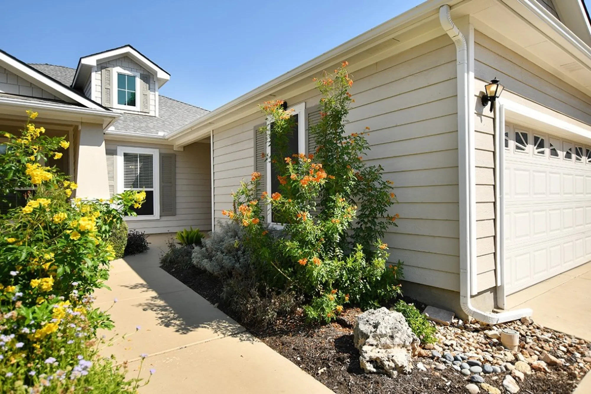 Property Slideshow image 3 of 27 | 143 dickens cir, Georgetown, TX, 78633