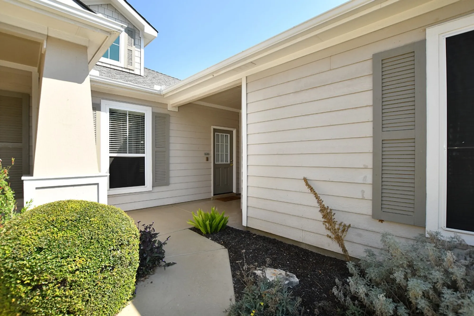 Property Slideshow image 4 of 27 | 143 dickens cir, Georgetown, TX, 78633