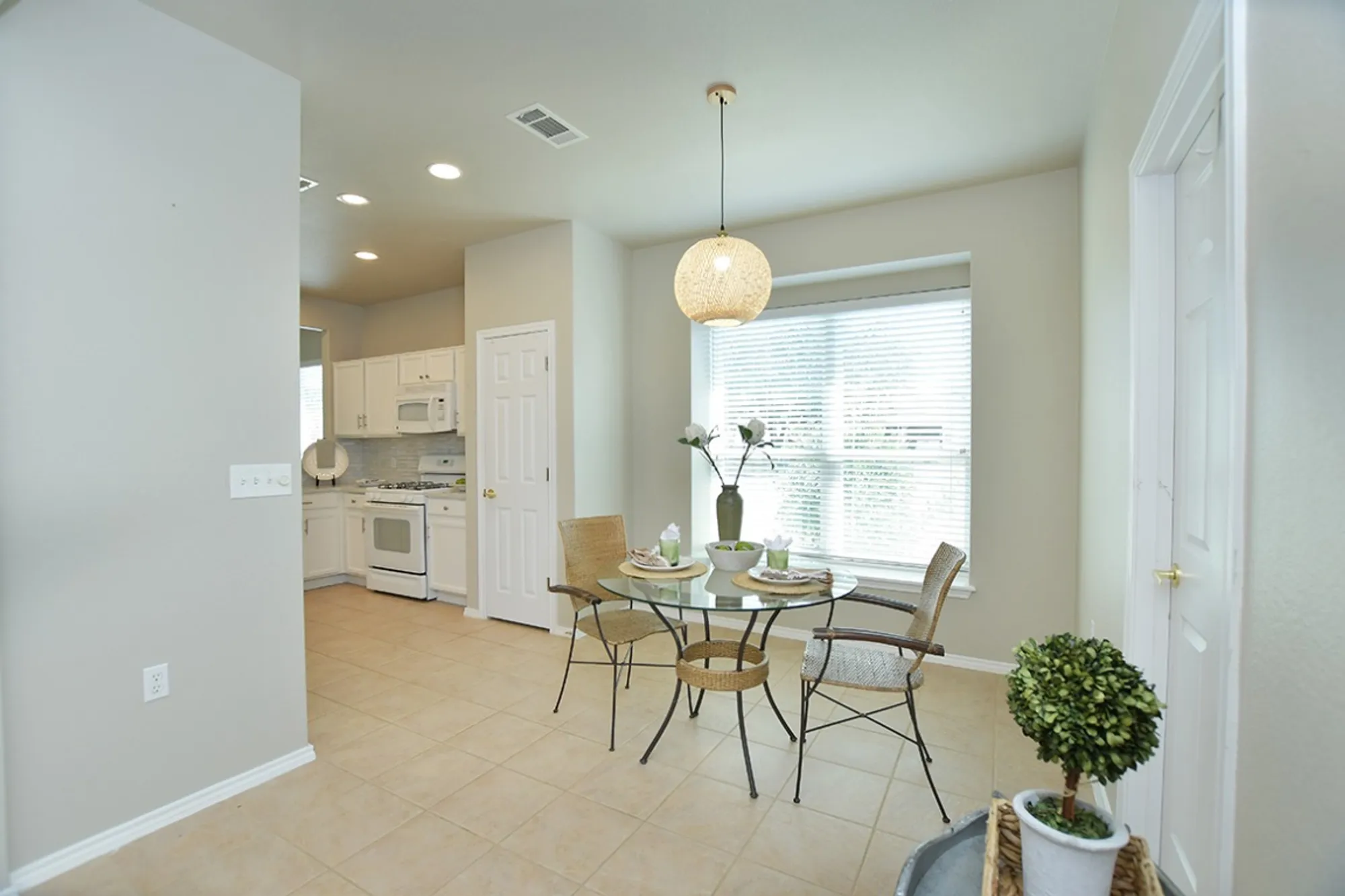 Property Slideshow image 7 of 27 | 143 dickens cir, Georgetown, TX, 78633