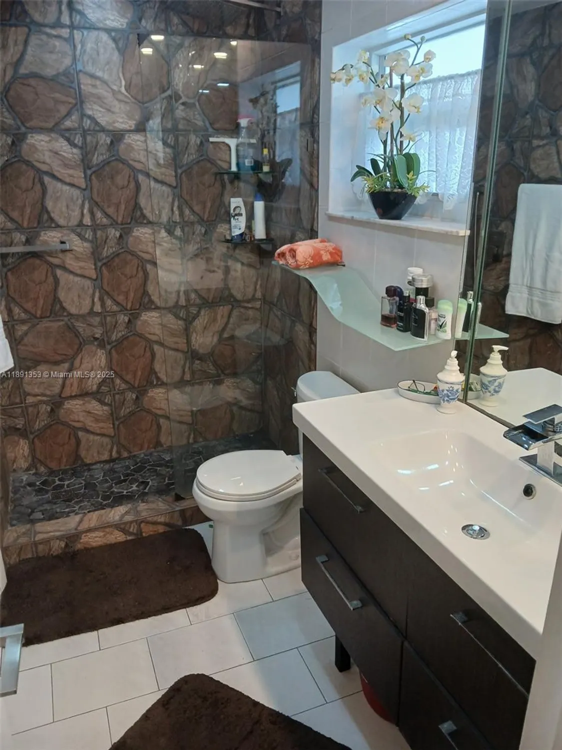 Property Slideshow image 6 of 9 | 330 se 2nd st apt 503e, Hallandale Beach, FL, 33009