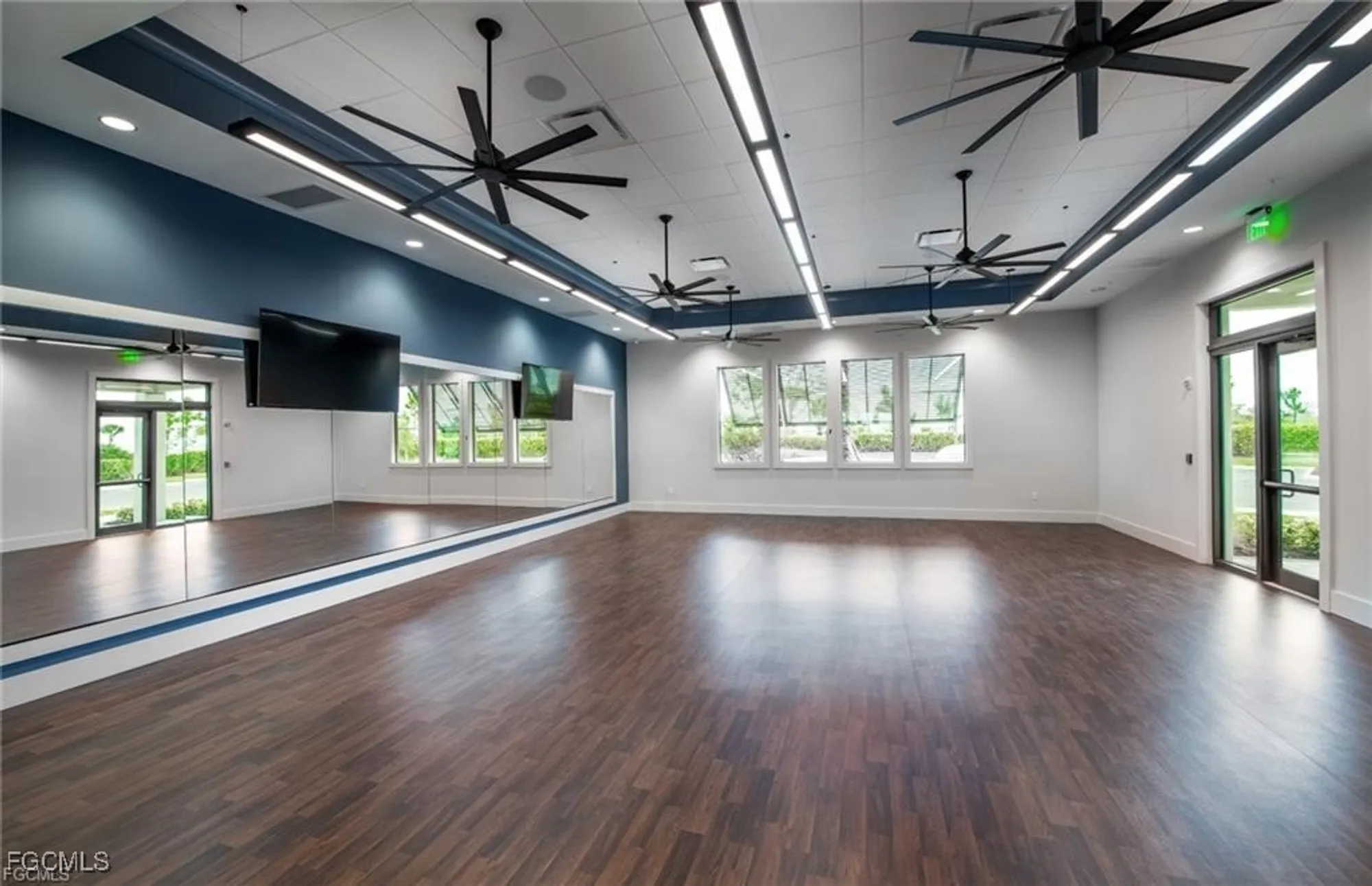 Property Slideshow image 23 of 29 | 17578 winding oak ln, North Fort Myers, FL, 33917