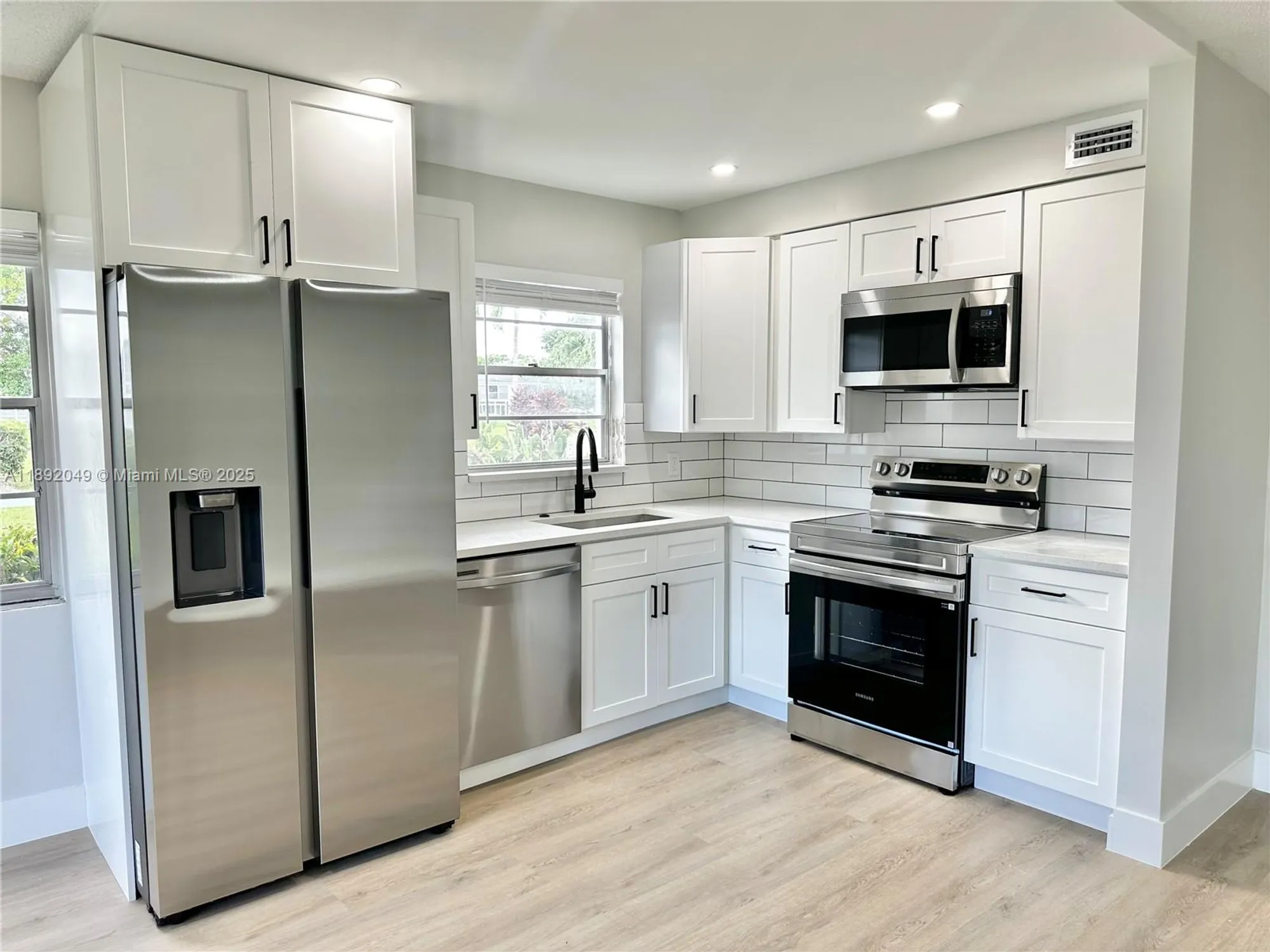 Property Slideshow image 1 of 39 | 213 oakridge n # 213, Deerfield Beach, FL, 33442