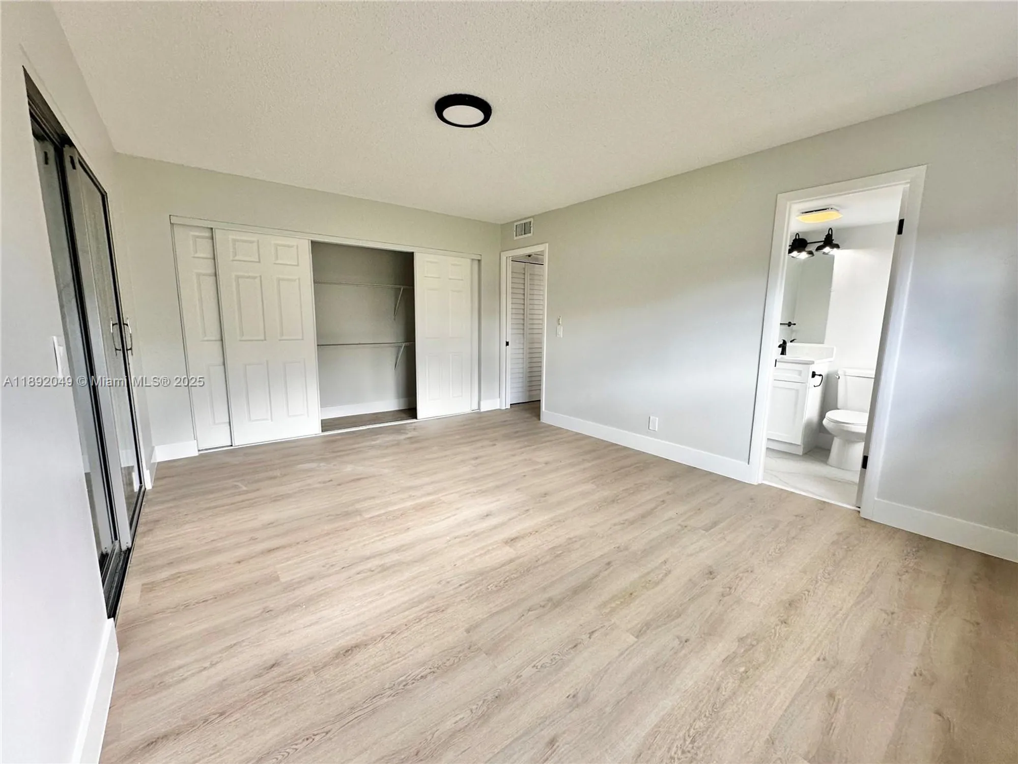 Property Slideshow image 11 of 39 | 213 oakridge n # 213, Deerfield Beach, FL, 33442