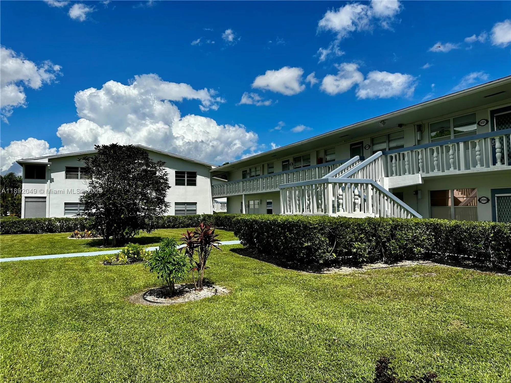 Property Slideshow image 30 of 39 | 213 oakridge n # 213, Deerfield Beach, FL, 33442