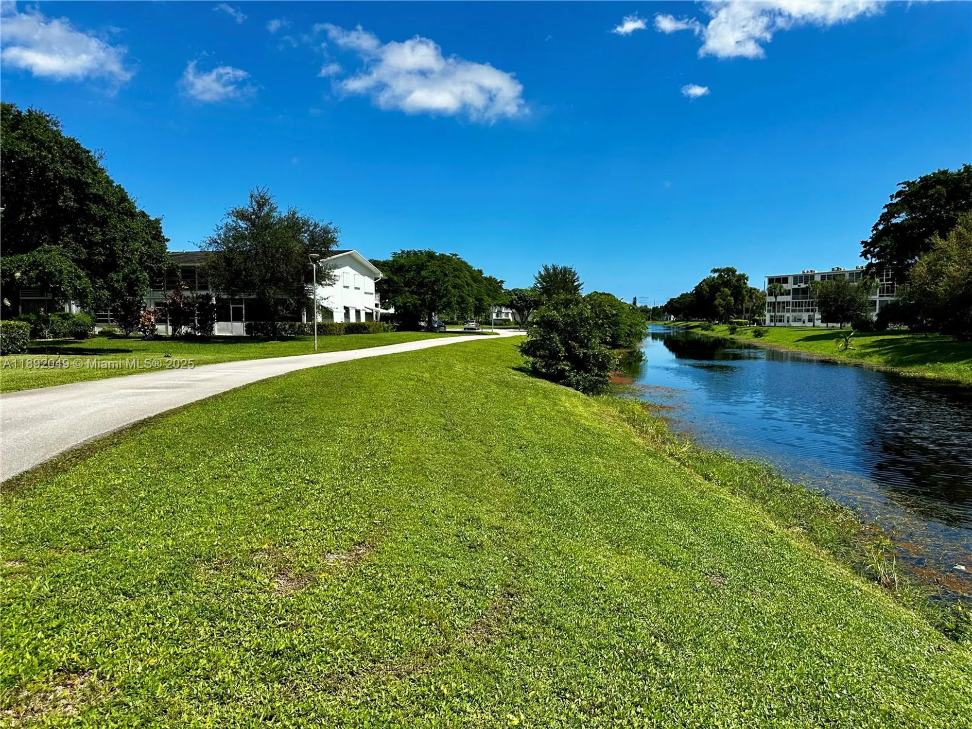 Property Slideshow image 32 of 39 | 213 oakridge n # 213, Deerfield Beach, FL, 33442