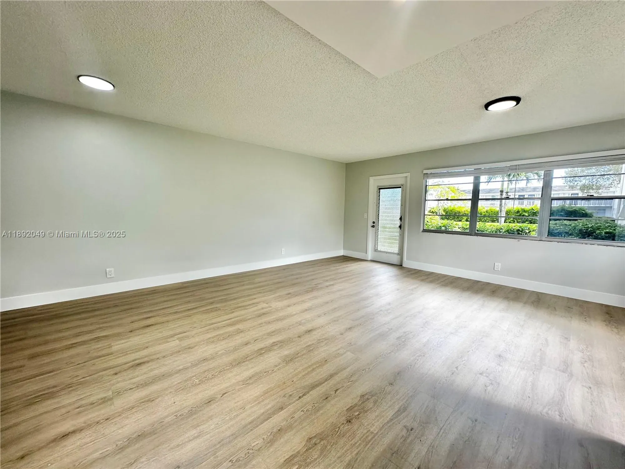 Property Slideshow image 4 of 39 | 213 oakridge n # 213, Deerfield Beach, FL, 33442