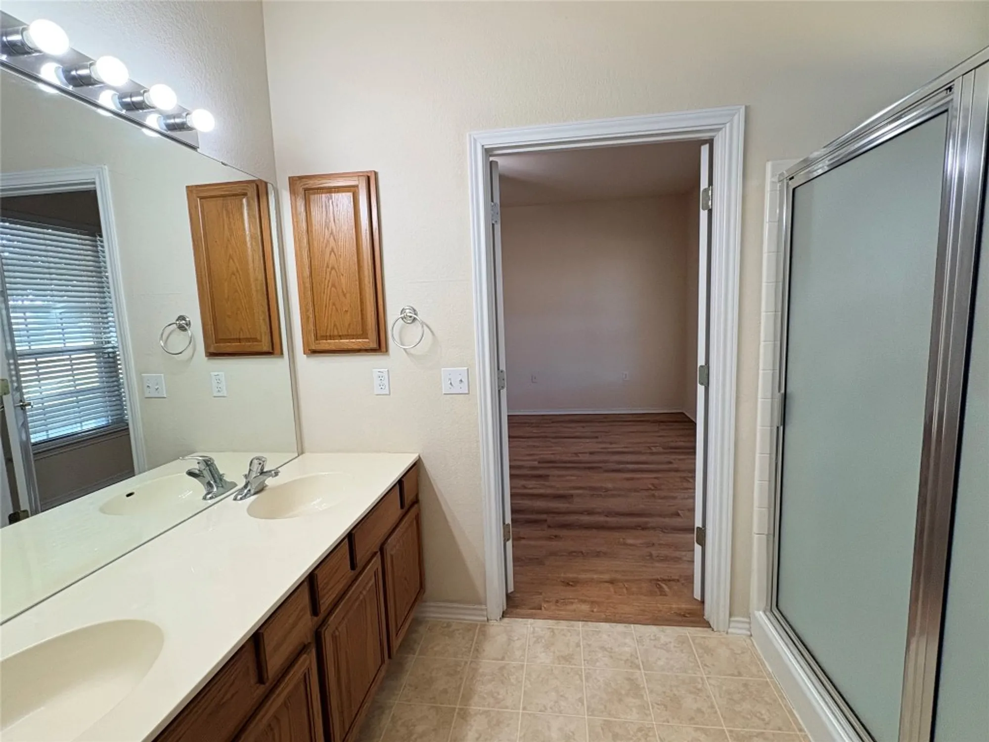 Property Slideshow image 17 of 29 | 318 crockett loop, Georgetown, TX, 78633