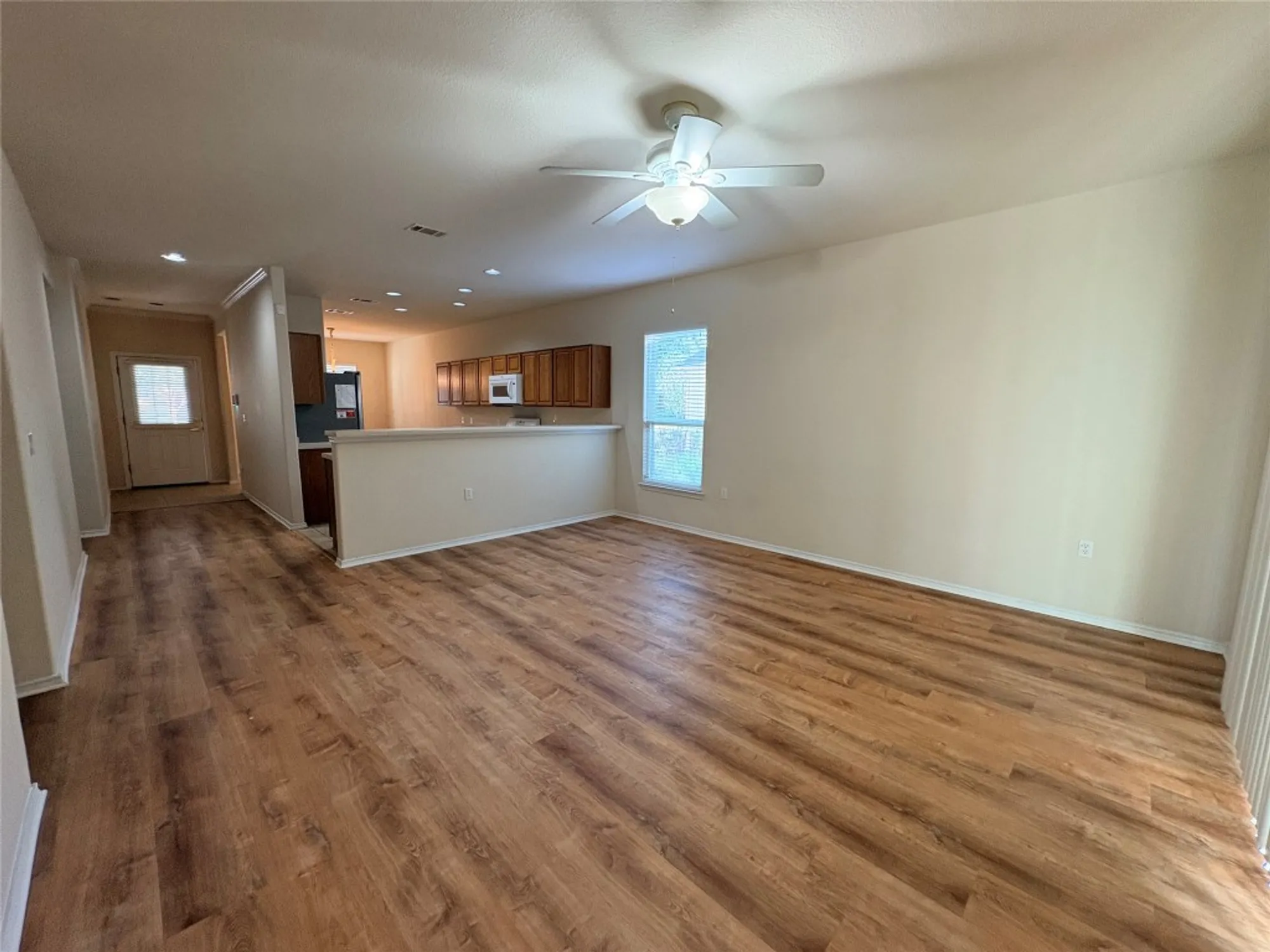 Property Slideshow image 5 of 29 | 318 crockett loop, Georgetown, TX, 78633