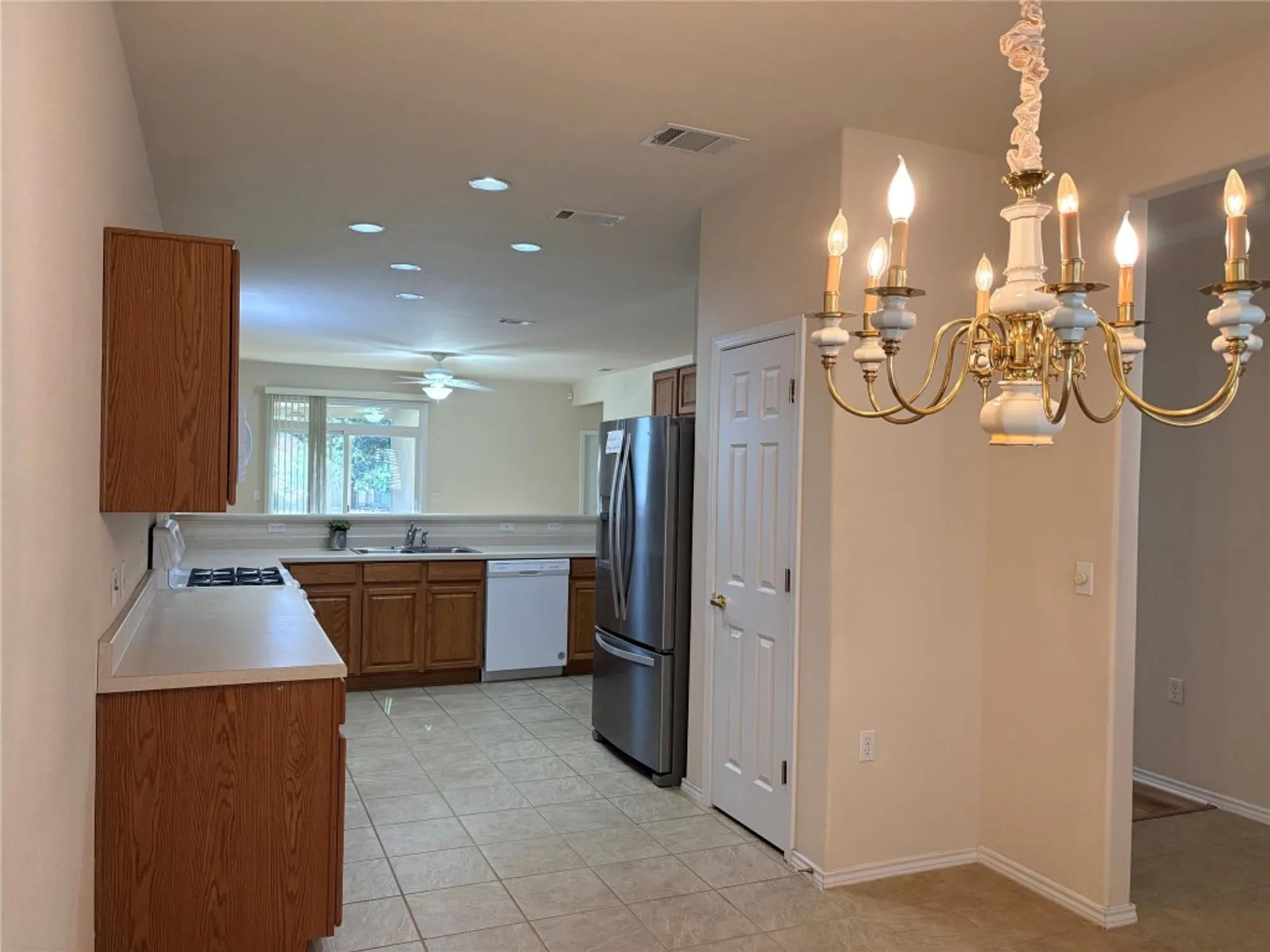 Property Slideshow image 9 of 29 | 318 crockett loop, Georgetown, TX, 78633